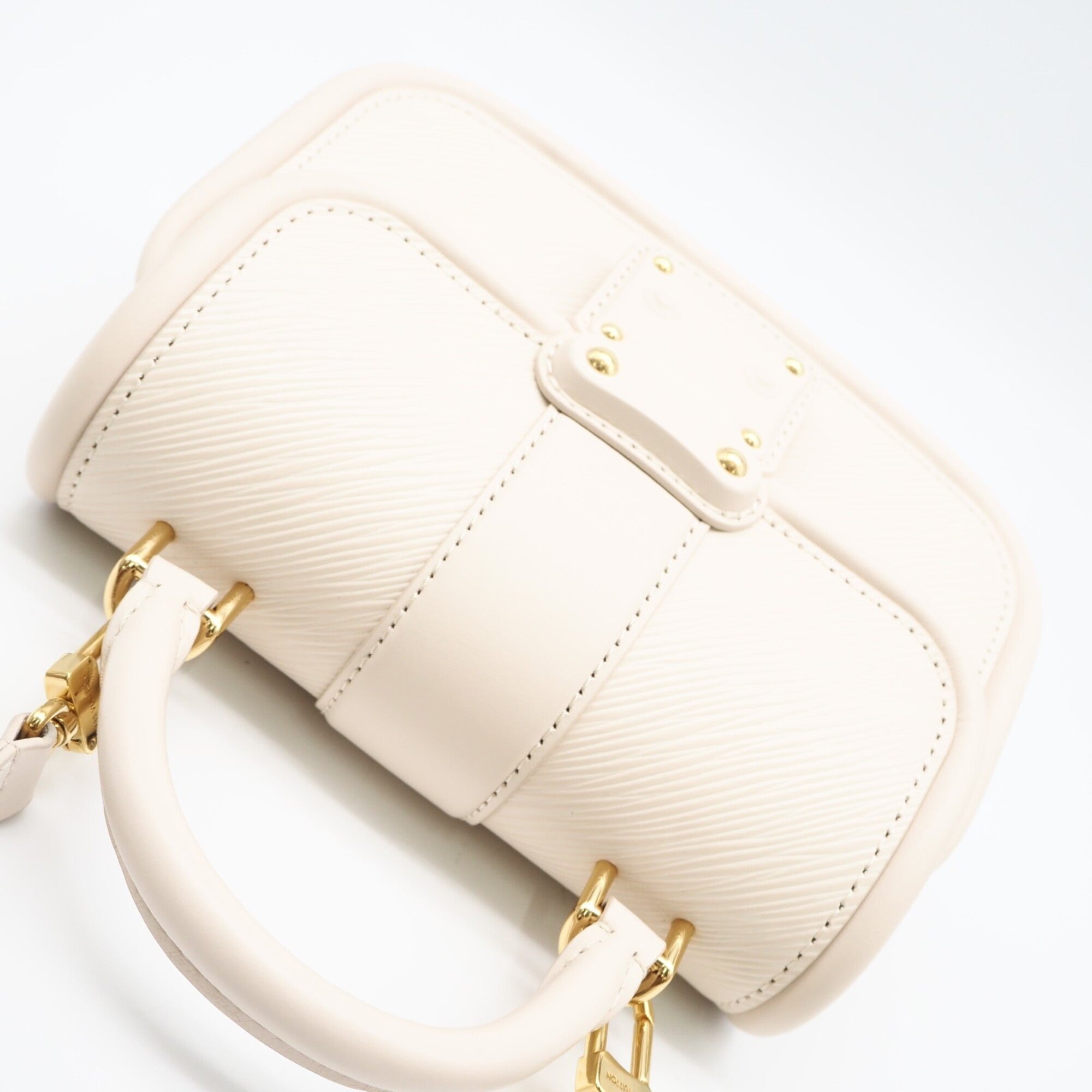 Louis Vuitton Ivory Shoulder Bag (Pre-Owned)