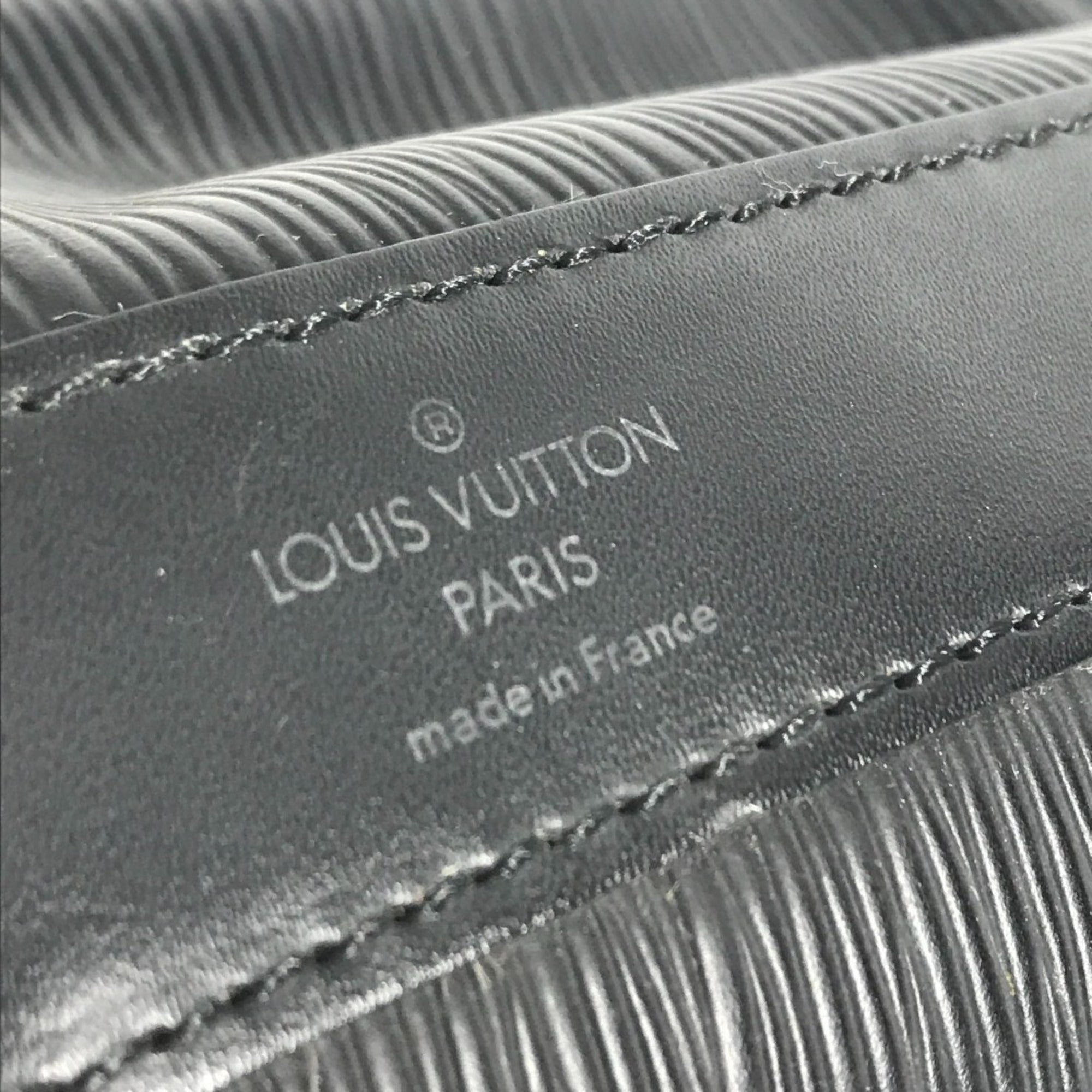 Louis Vuitton Black Noir Epi Leather Shoulder Bag (Pre-Owned)