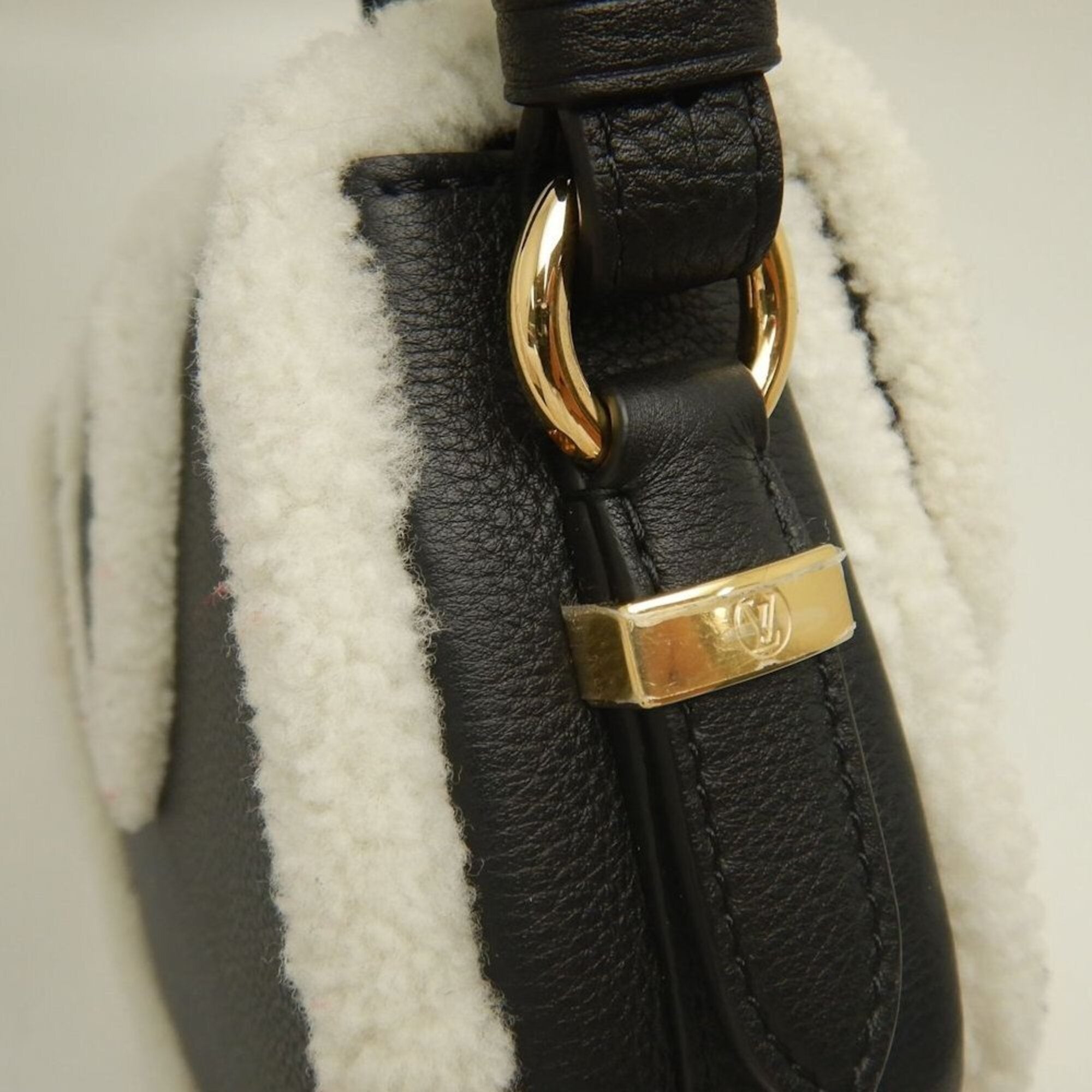 Louis Vuitton Noir White Wool Leather Shoulder Bag (Pre-Owned)