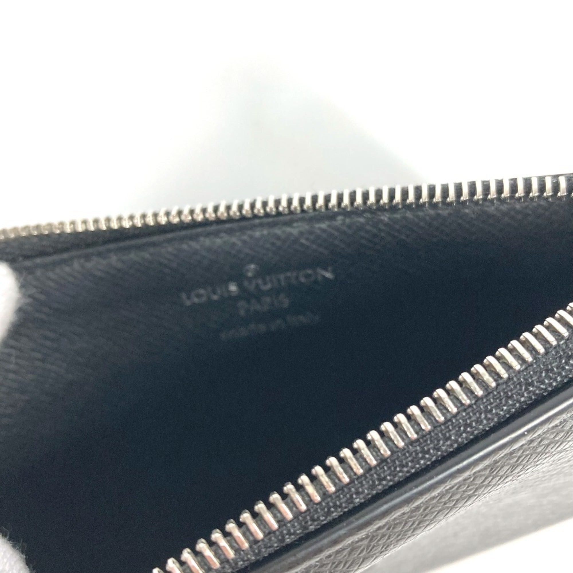 Louis Vuitton Taiga Black Taiga Leather Coin Purse/Coin Case (Pre-Owned)