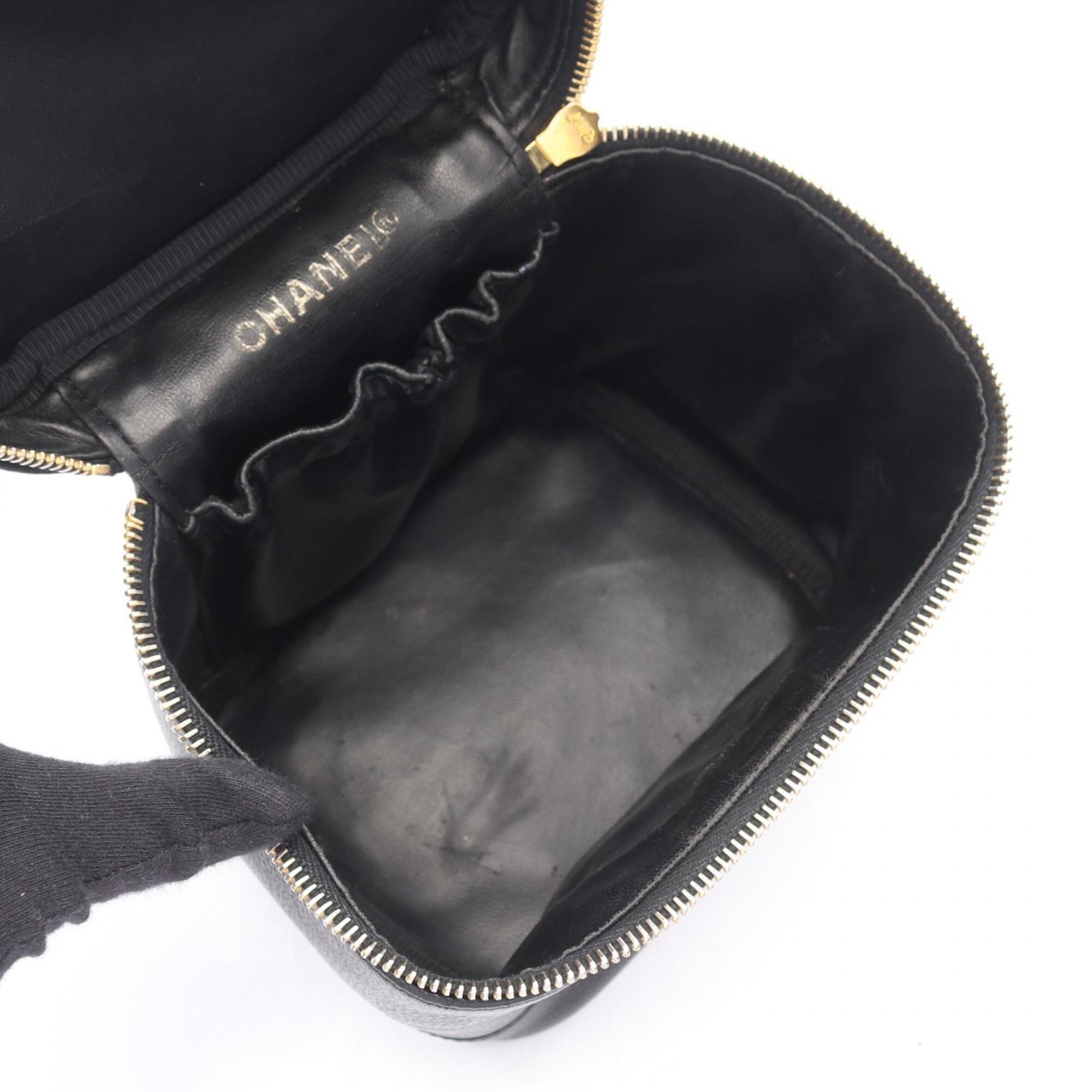 Chanel Black Grained Calfskin Handbag (Pre-Owned)