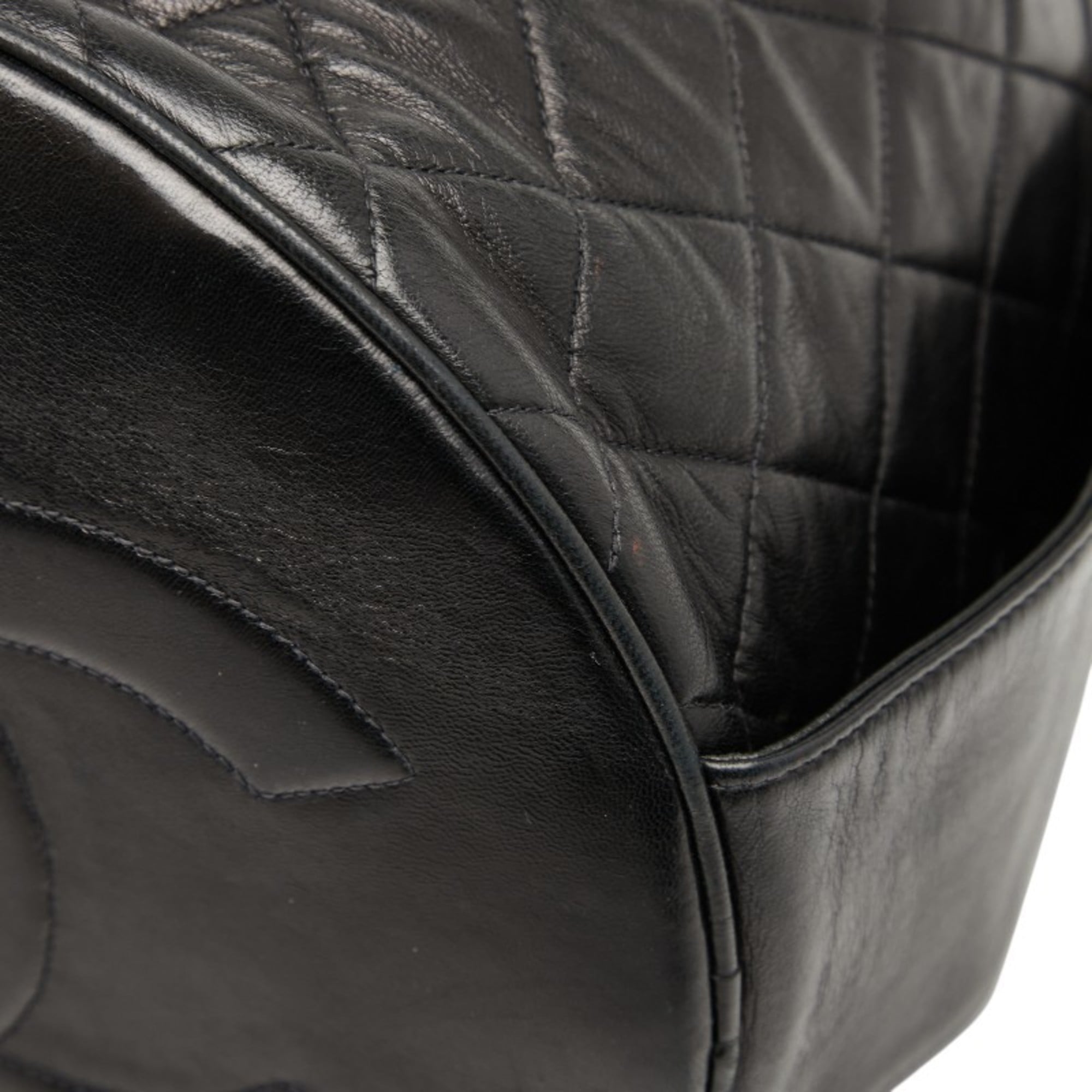 Chanel Matelasse Black Leather Shoulder Bag (Pre-Owned)