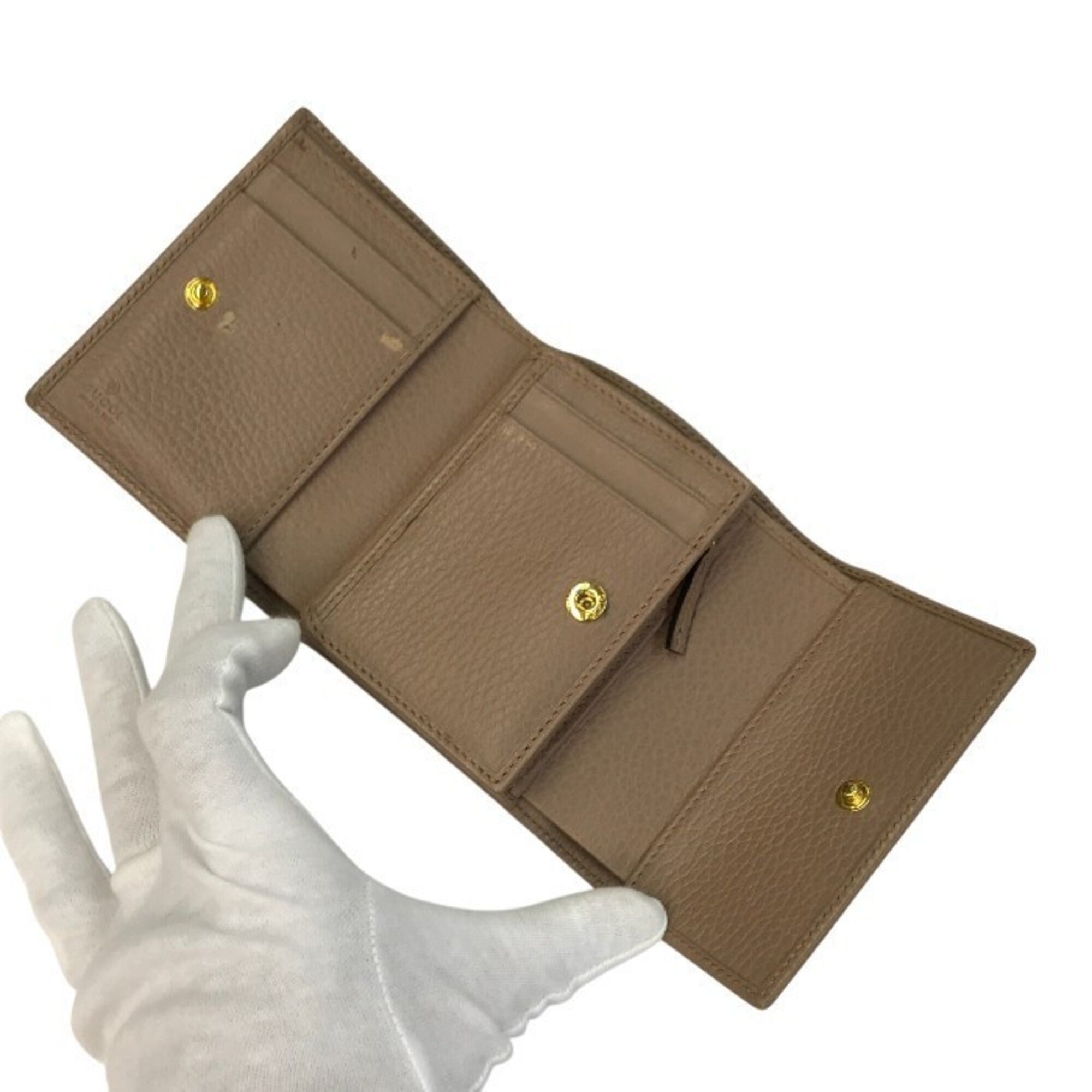 Gucci Beige Leather Wallet (Tri-Fold) (Pre-Owned)