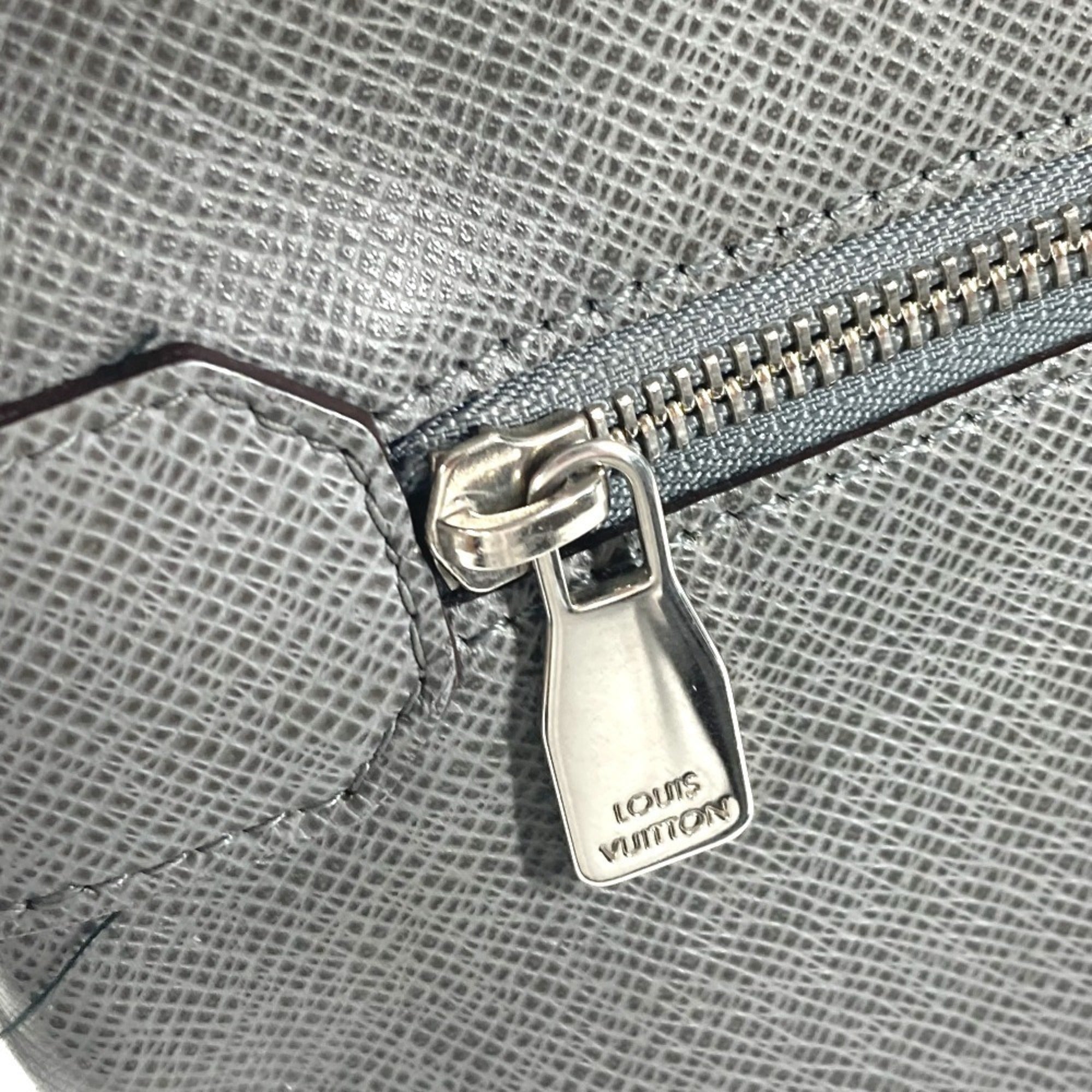 Louis Vuitton Gray Taiga Leather Pochette Shoulder Bag (Pre-Owned)