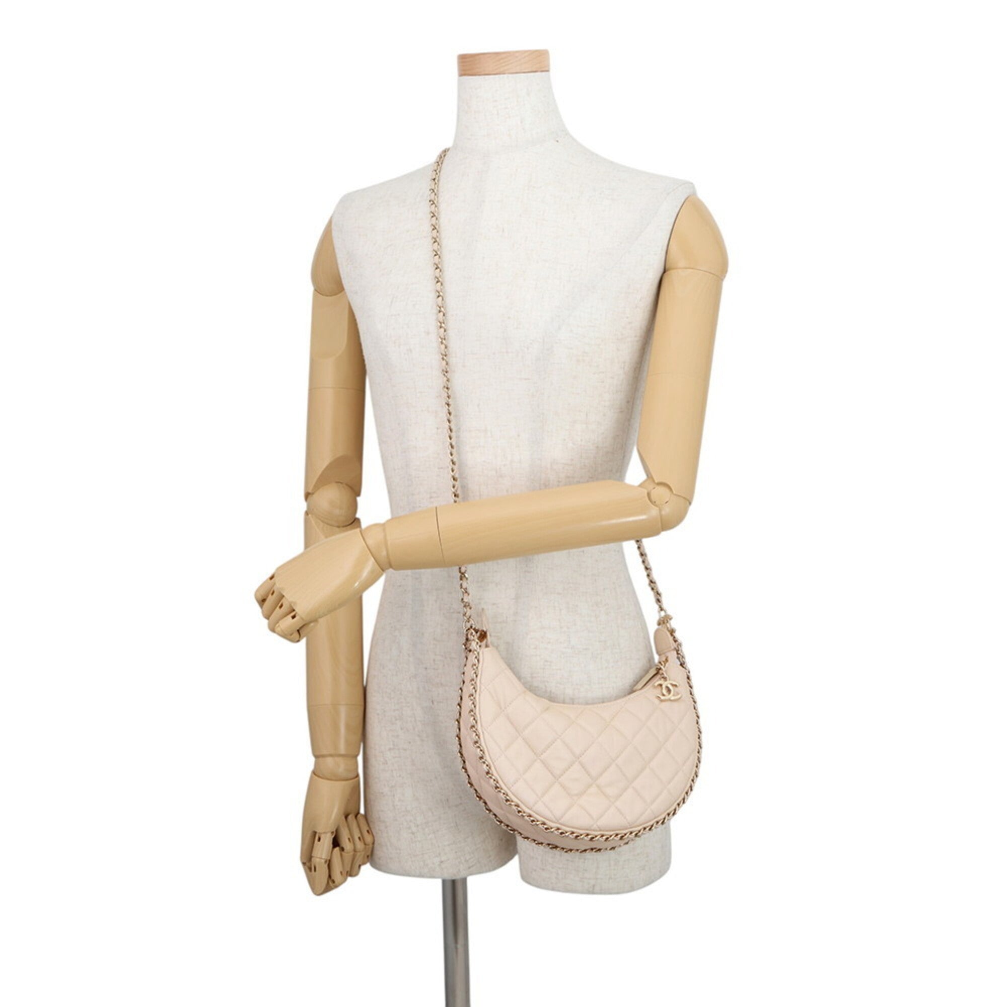 Chanel Beige Leather Shoulder Bag (Pre-Owned)