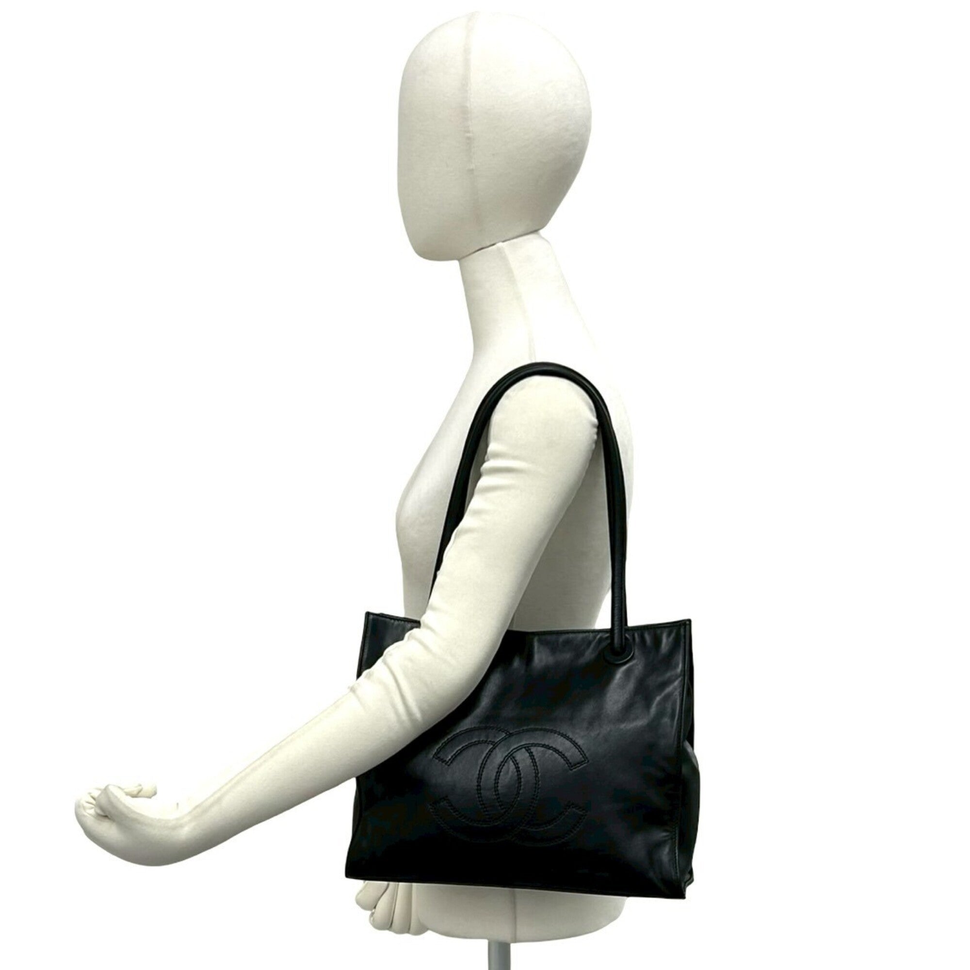 Chanel Black Leather Handbag Tote Bag (Pre-Owned)