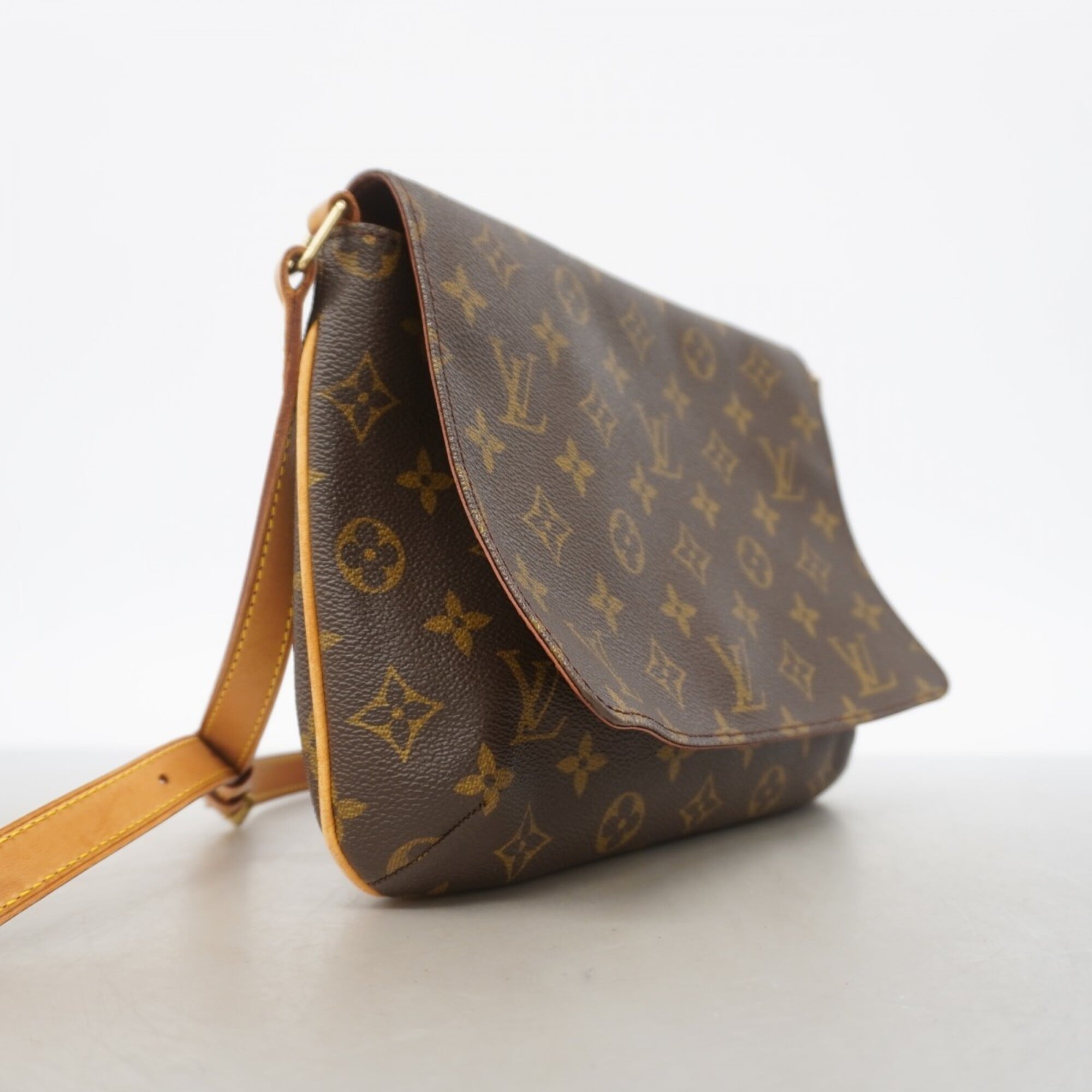 Louis Vuitton Brown Shoulder Bag (Pre-Owned)