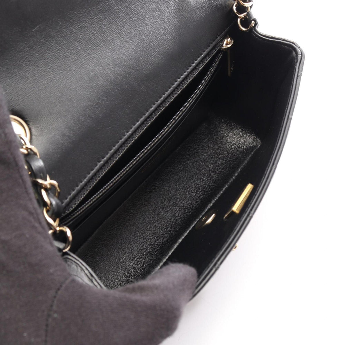 Chanel Black Leather Handbag Shoulder Bag (Pre-Owned)