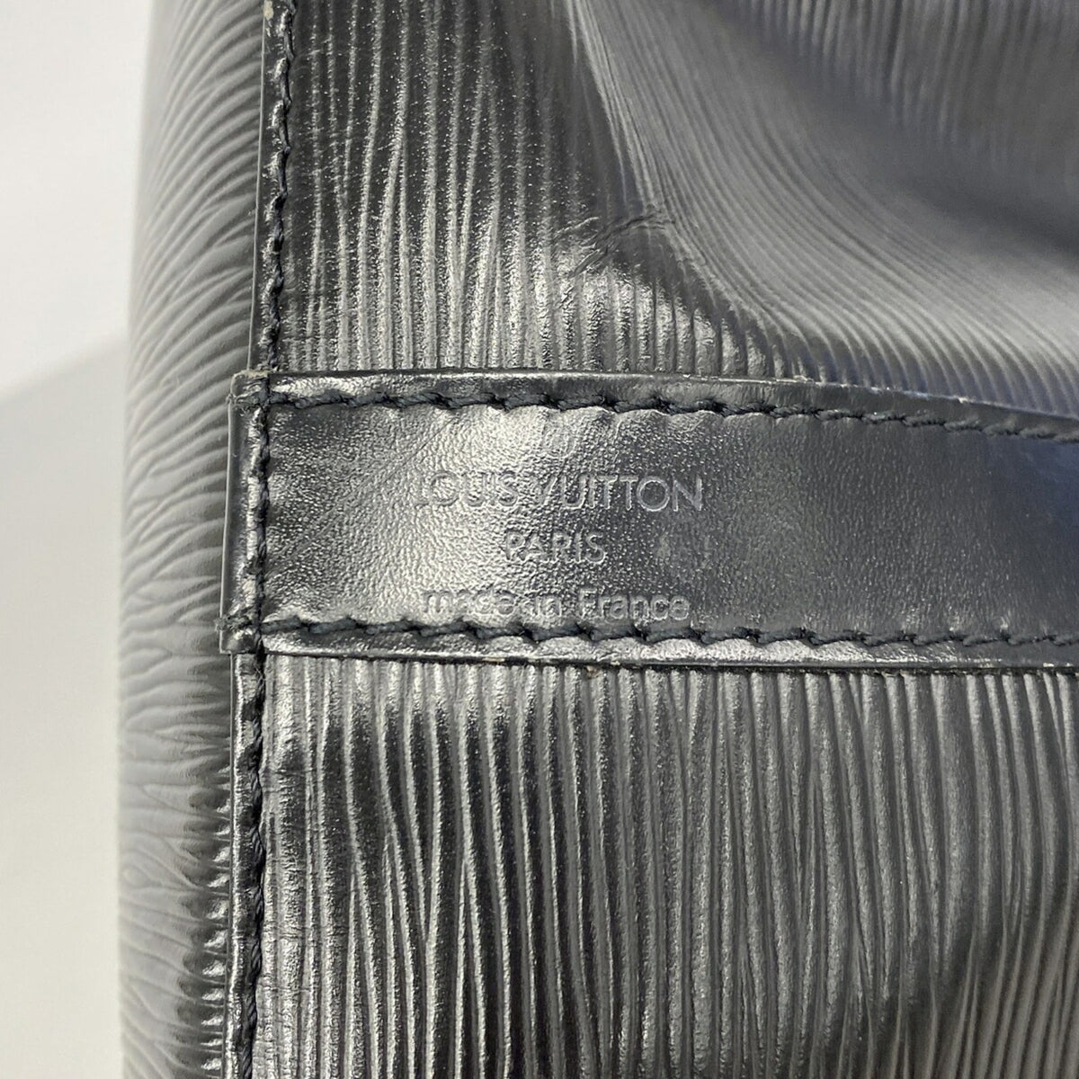 Louis Vuitton Noir Shoulder Bag (Pre-Owned)