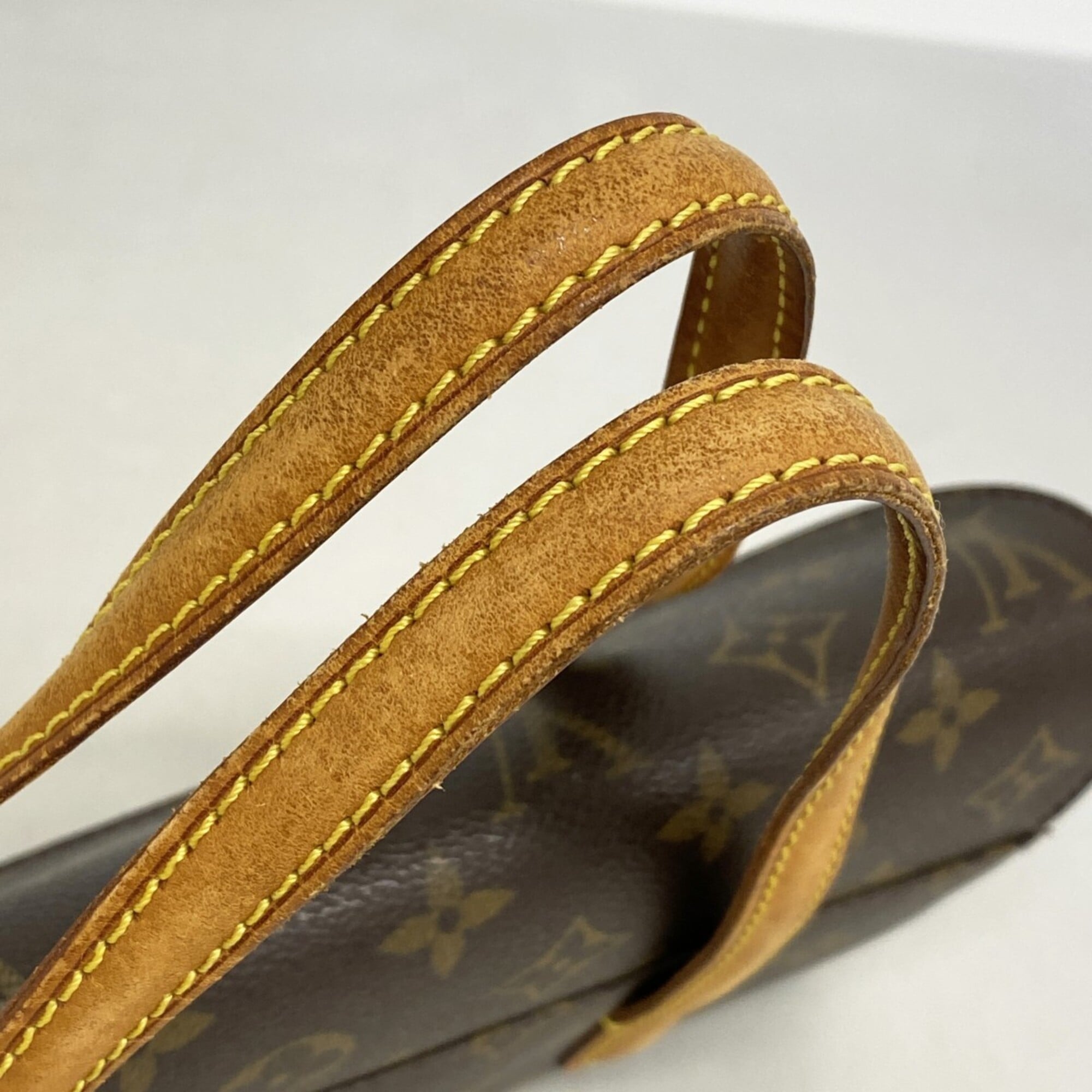 Louis Vuitton Brown Handbag (Pre-Owned)