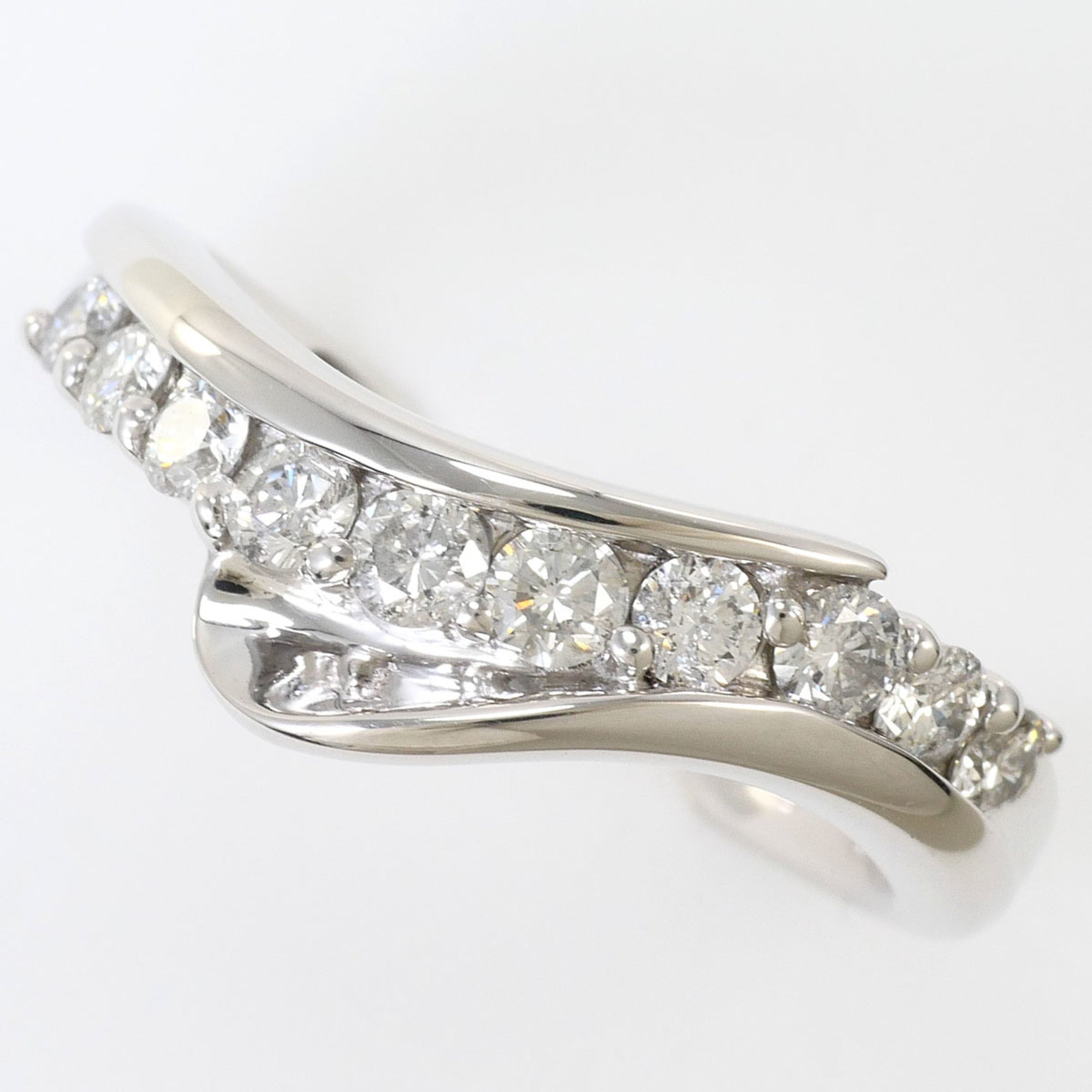 Unbranded White Gold White Gold (18K) Band Ring (Pre-Owned)