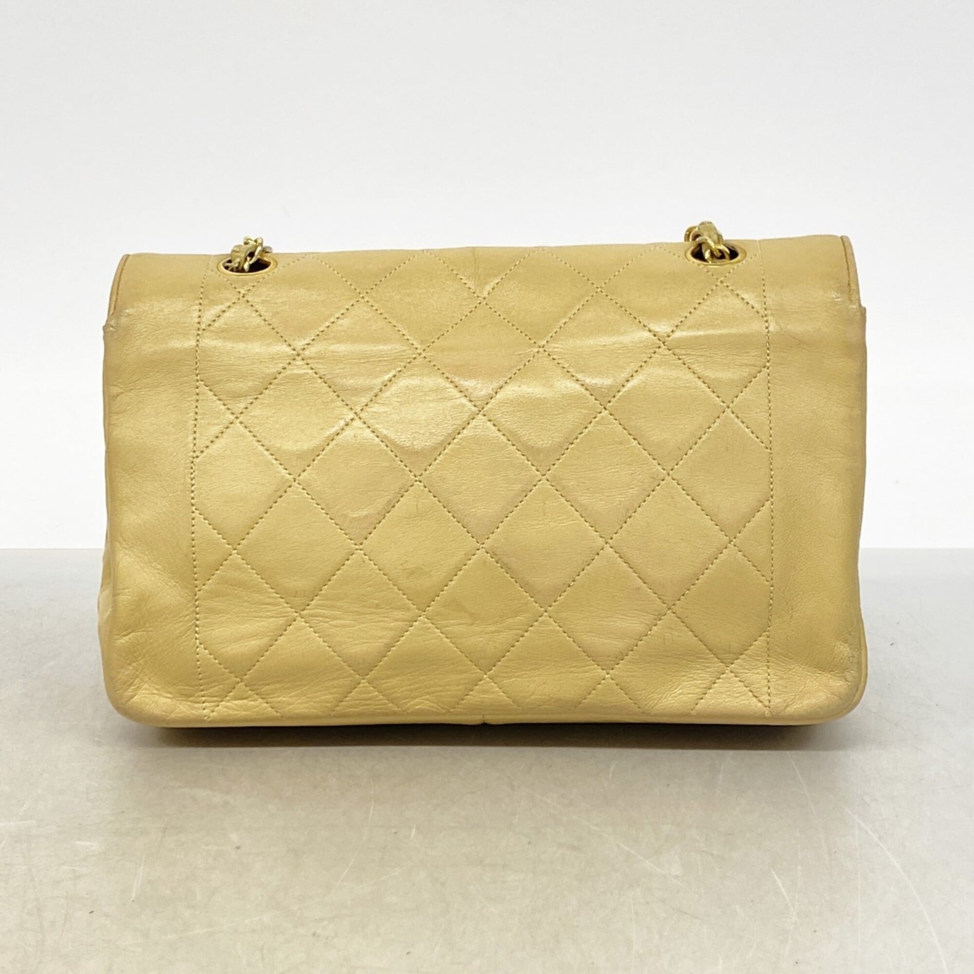Chanel Beige Leather Shoulder Bag (Pre-Owned)