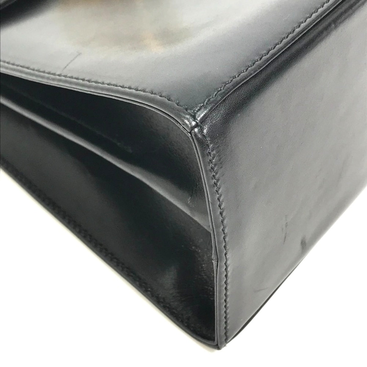 Salvatore Ferragamo Black Leather Shoulder Bag (Pre-Owned)