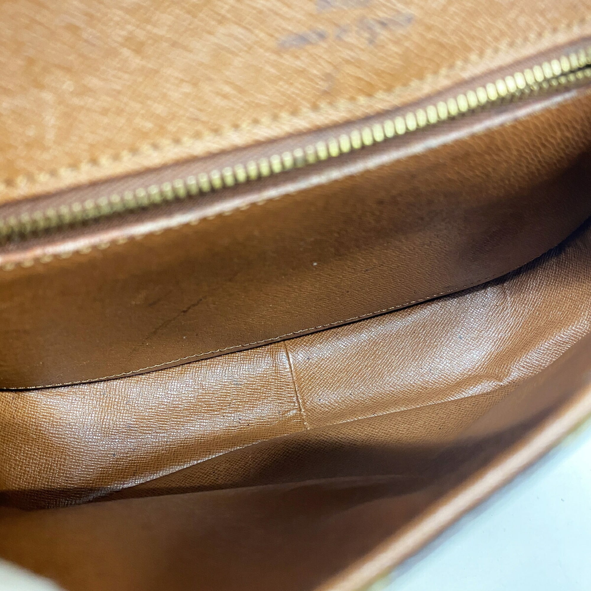 Louis Vuitton Brown Shoulder Bag (Pre-Owned)