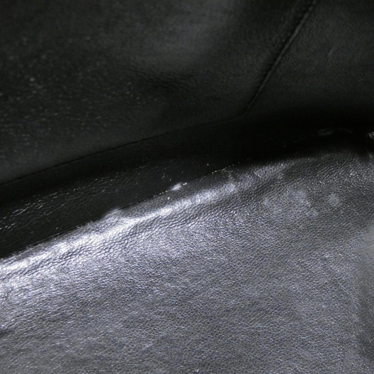 Chanel Black Grained Calfskin Handbag (Pre-Owned)