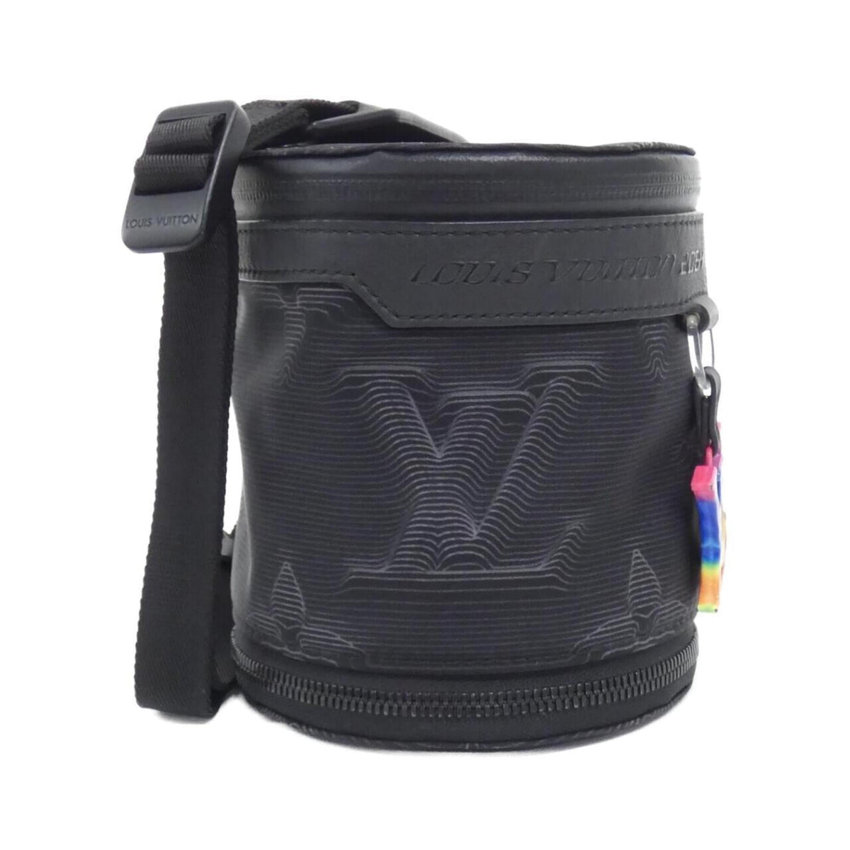 Louis Vuitton Black Nylon Shoulder Bag (Pre-Owned)