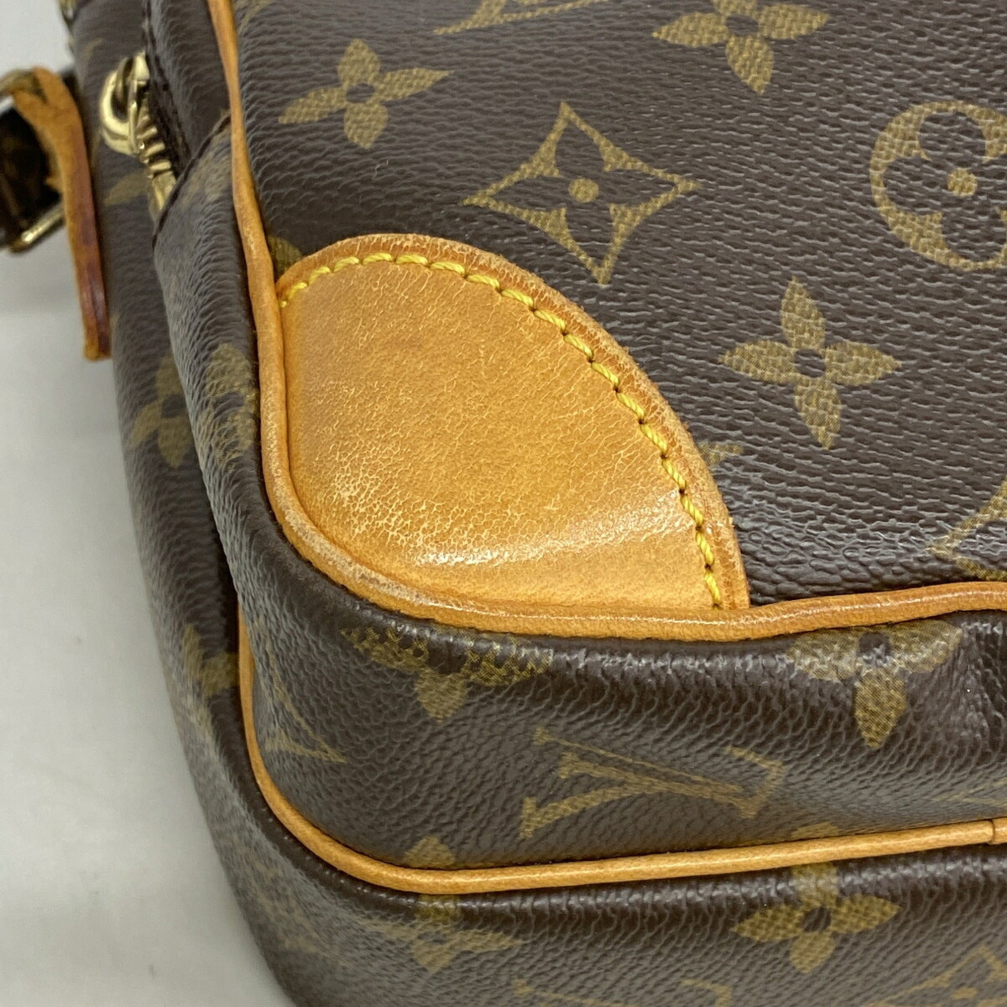 Louis Vuitton Brown Shoulder Bag (Pre-Owned)