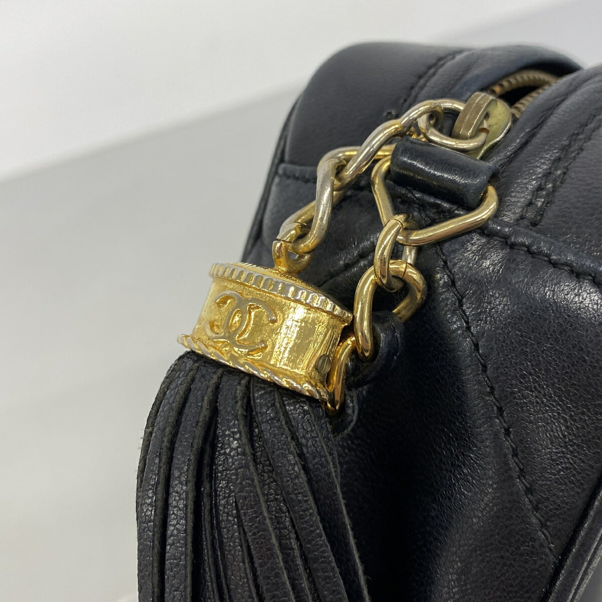 Chanel Black Leather Shoulder Bag (Pre-Owned)