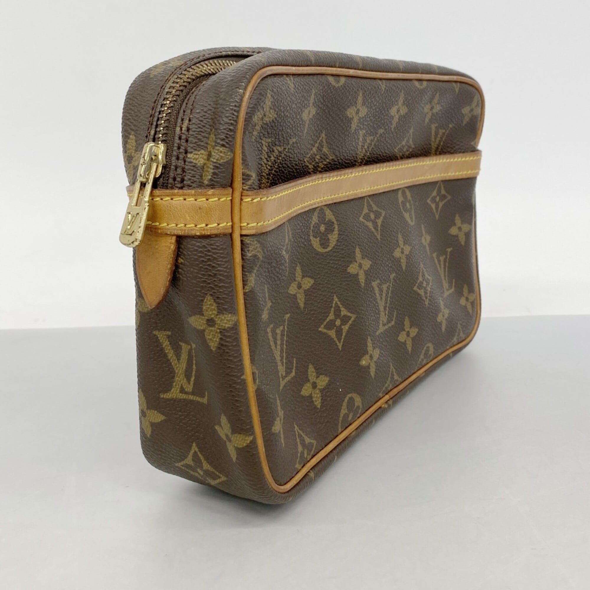Louis Vuitton Brown Clutch Bag (Pre-Owned)