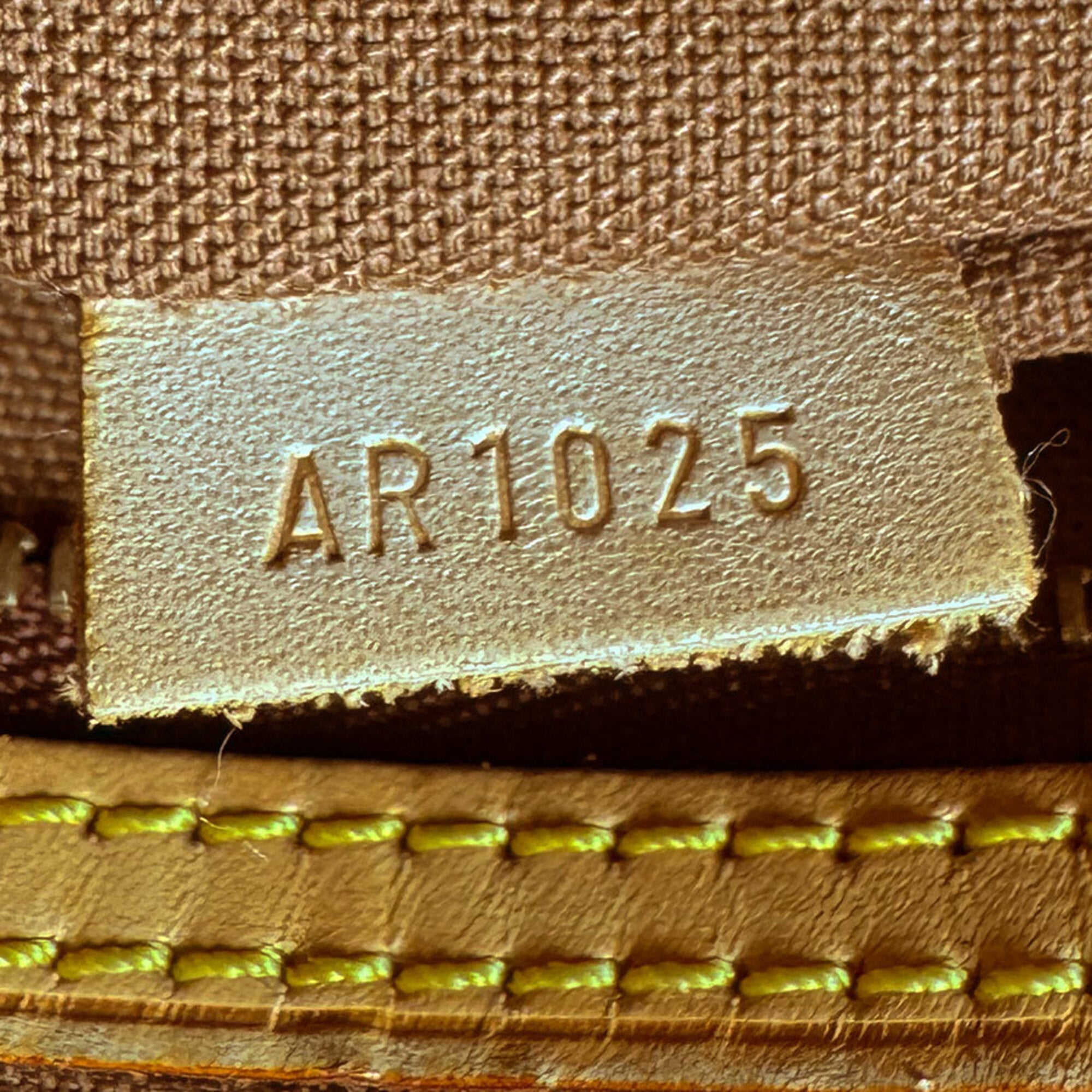 Louis Vuitton Brown Monogram Monogram Shoulder Bag (Pre-Owned)