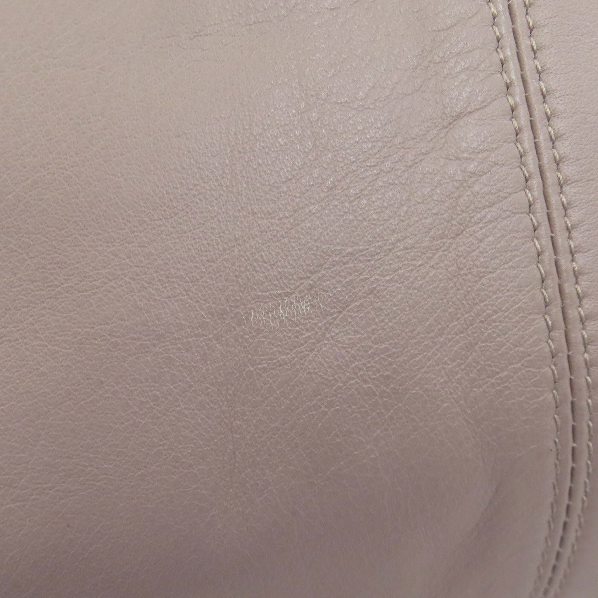 Salvatore Ferragamo Grayish Leather Shoulder Bag (Pre-Owned)