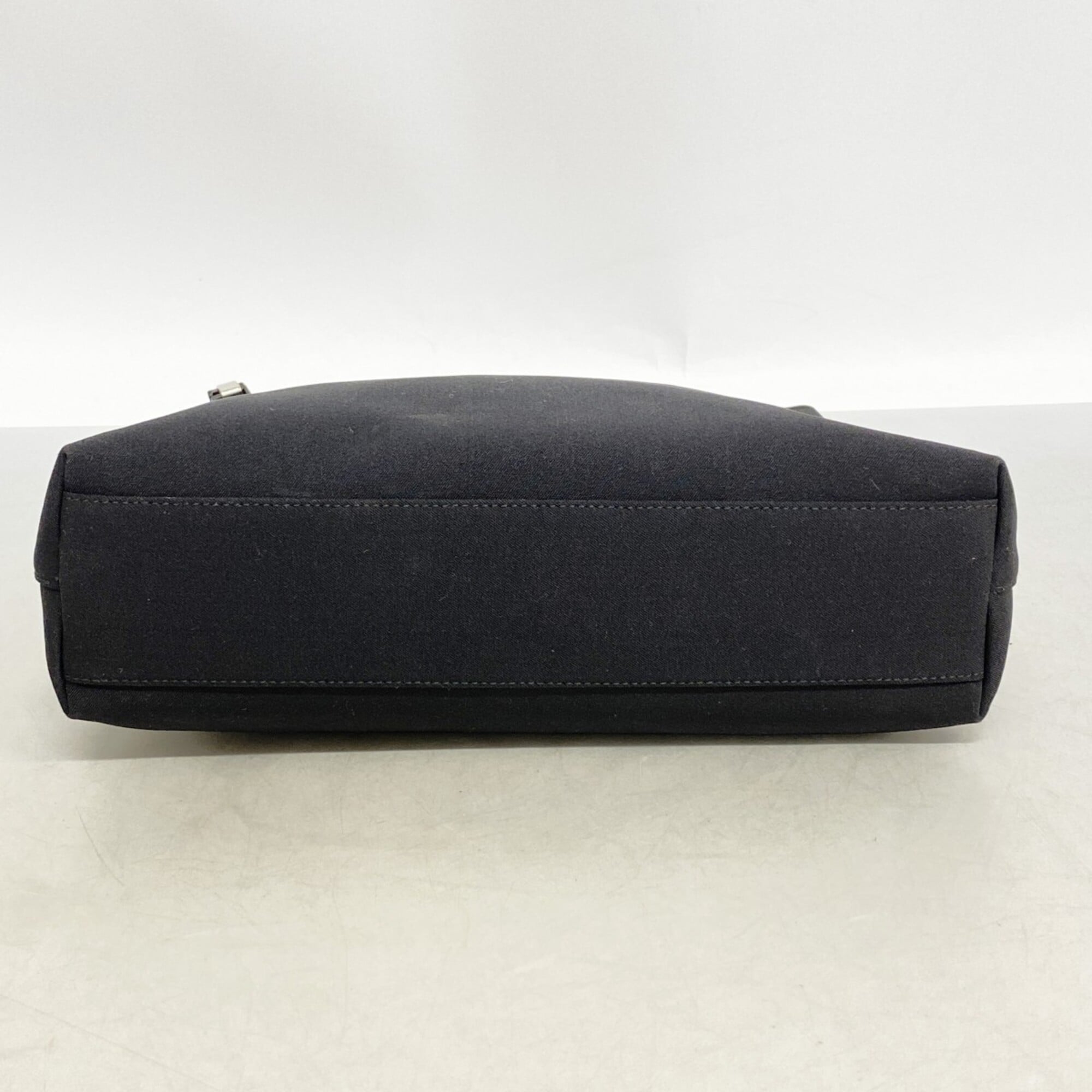 Salvatore Ferragamo Black Shoulder Bag (Pre-Owned)