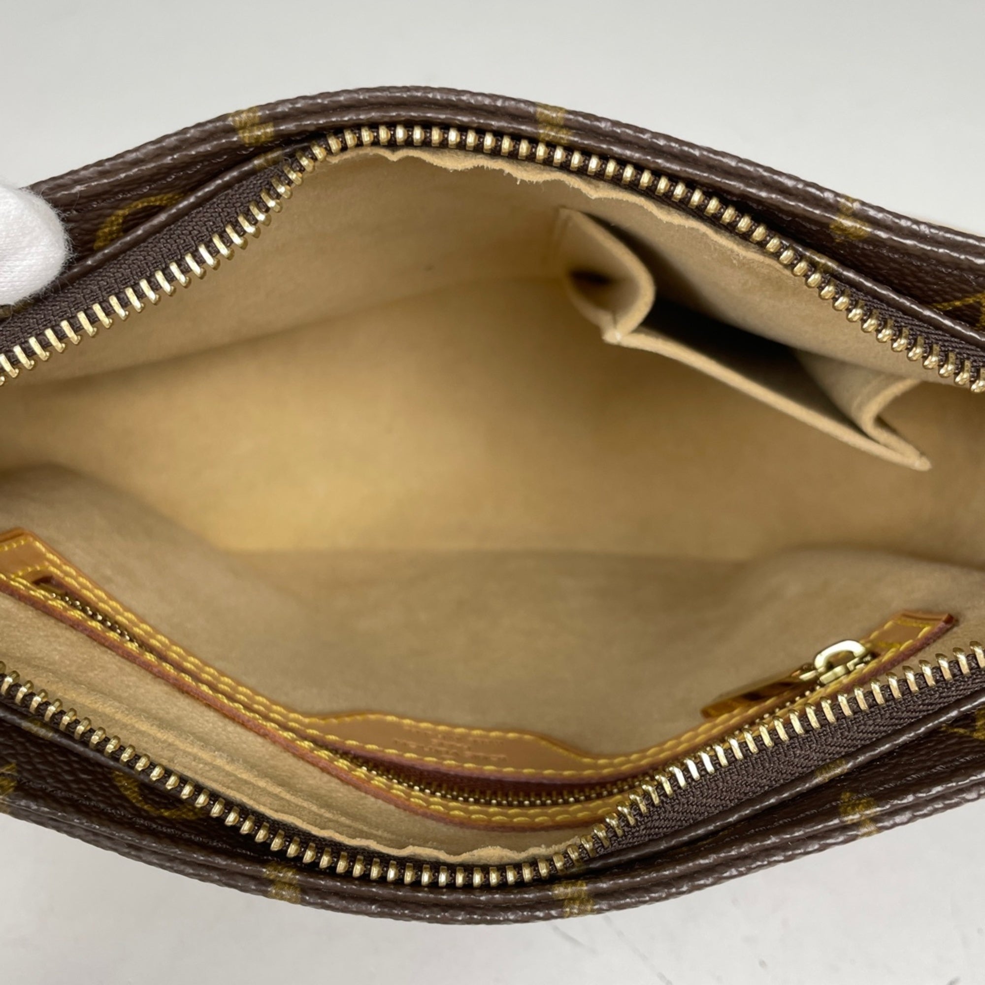 Louis Vuitton Brown Monogram Shoulder Bag (Pre-Owned)