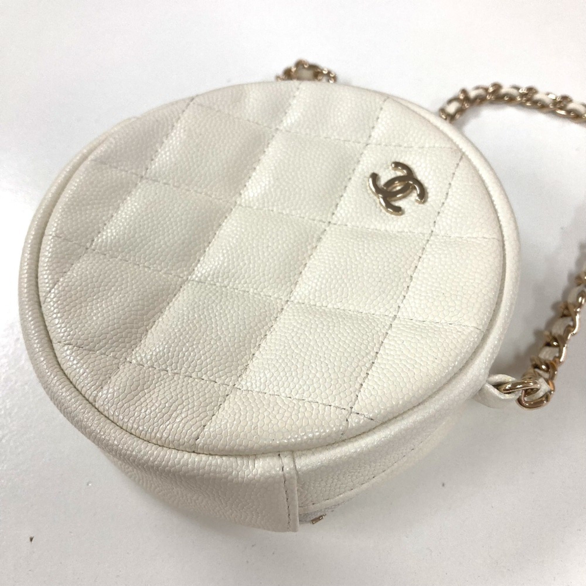 Chanel White Leather Shoulder Bag (Pre-Owned)