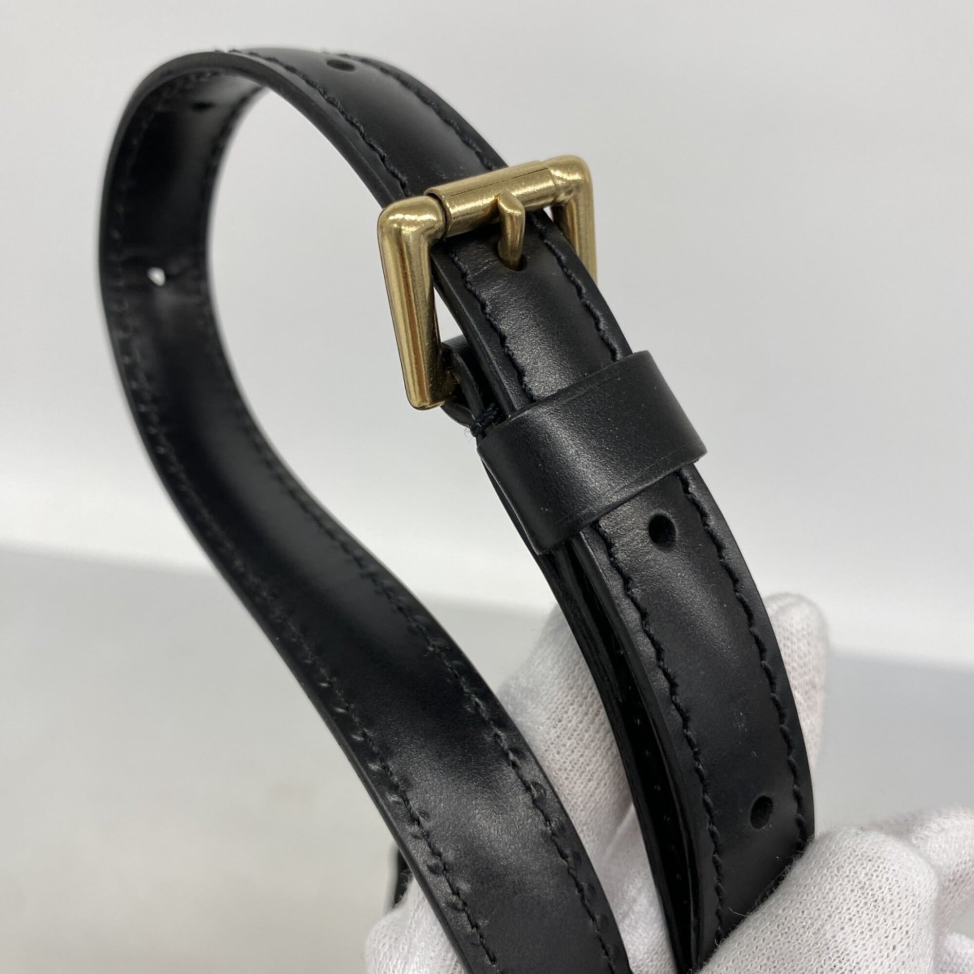 Louis Vuitton Noir Shoulder Bag (Pre-Owned)