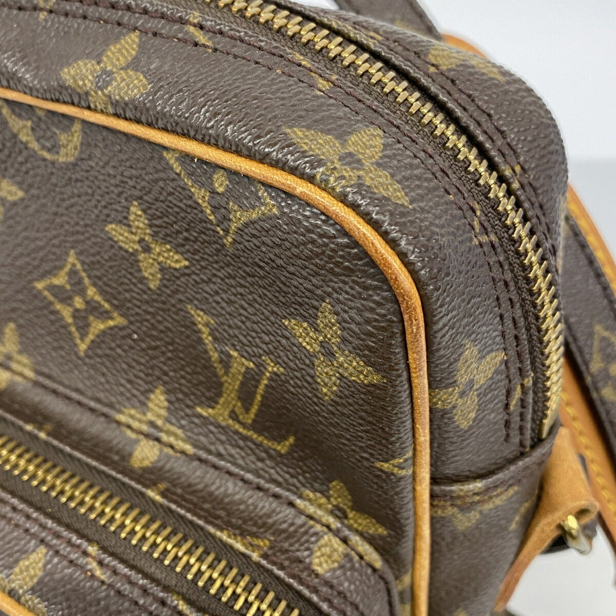 Louis Vuitton Brown Shoulder Bag (Pre-Owned)