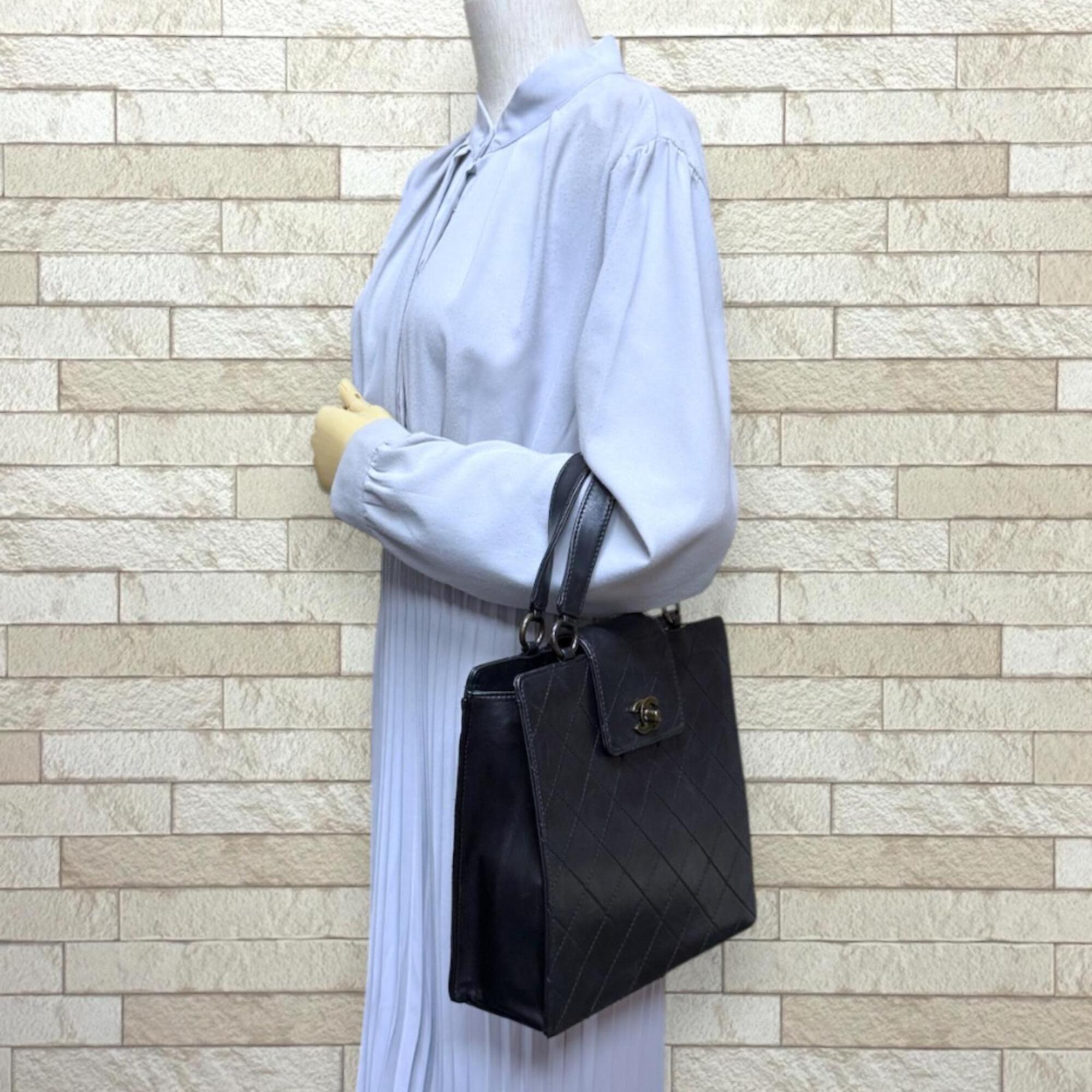 Chanel Matelasse Black Leather Handbag (Pre-Owned)