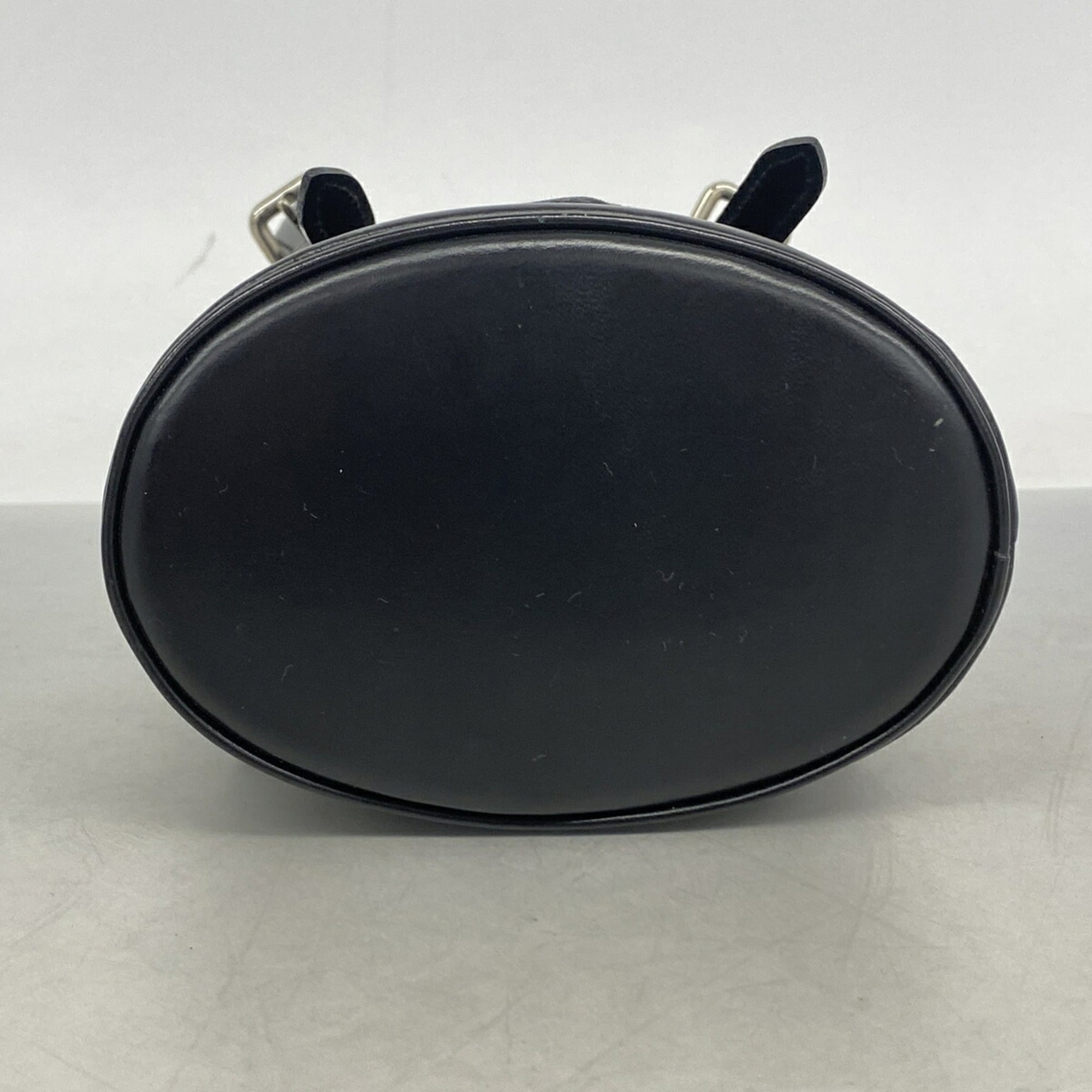 Louis Vuitton Noir Handbag (Pre-Owned)