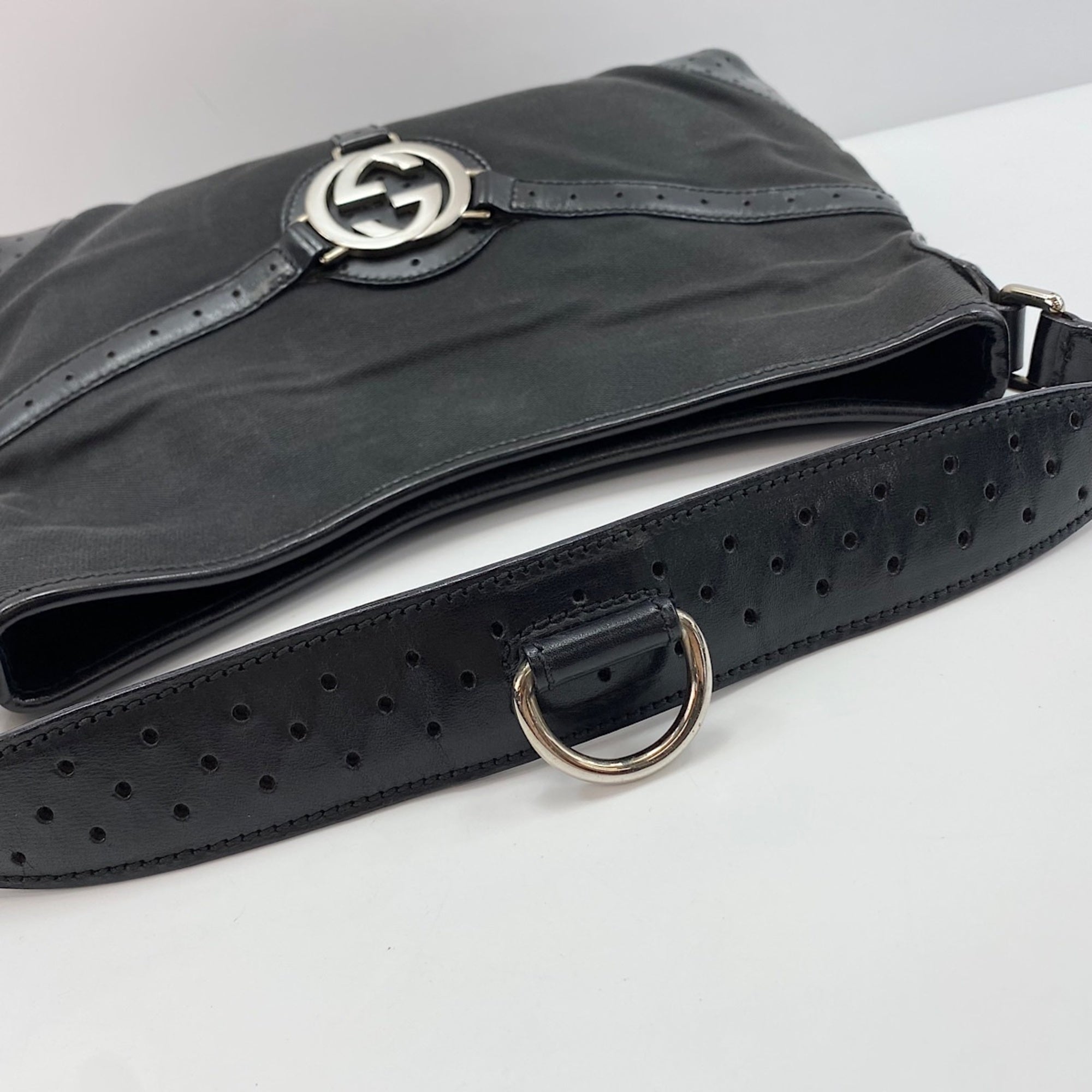 Gucci Black Shoulder Bag (Pre-Owned)