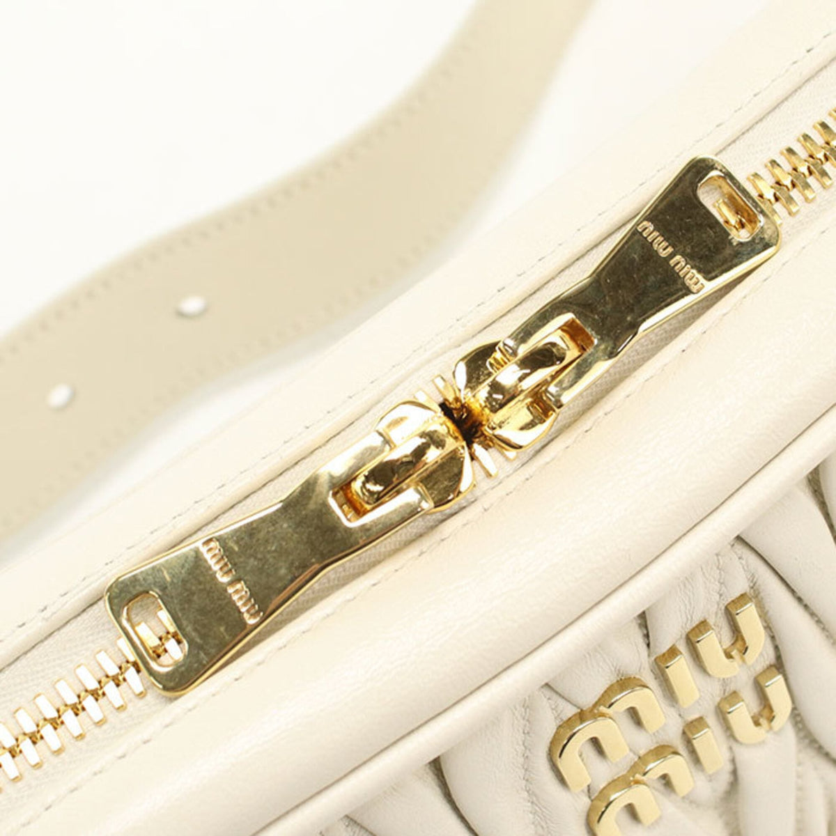 Miu Miu Ivory Leather Shoulder Bag (Pre-Owned)