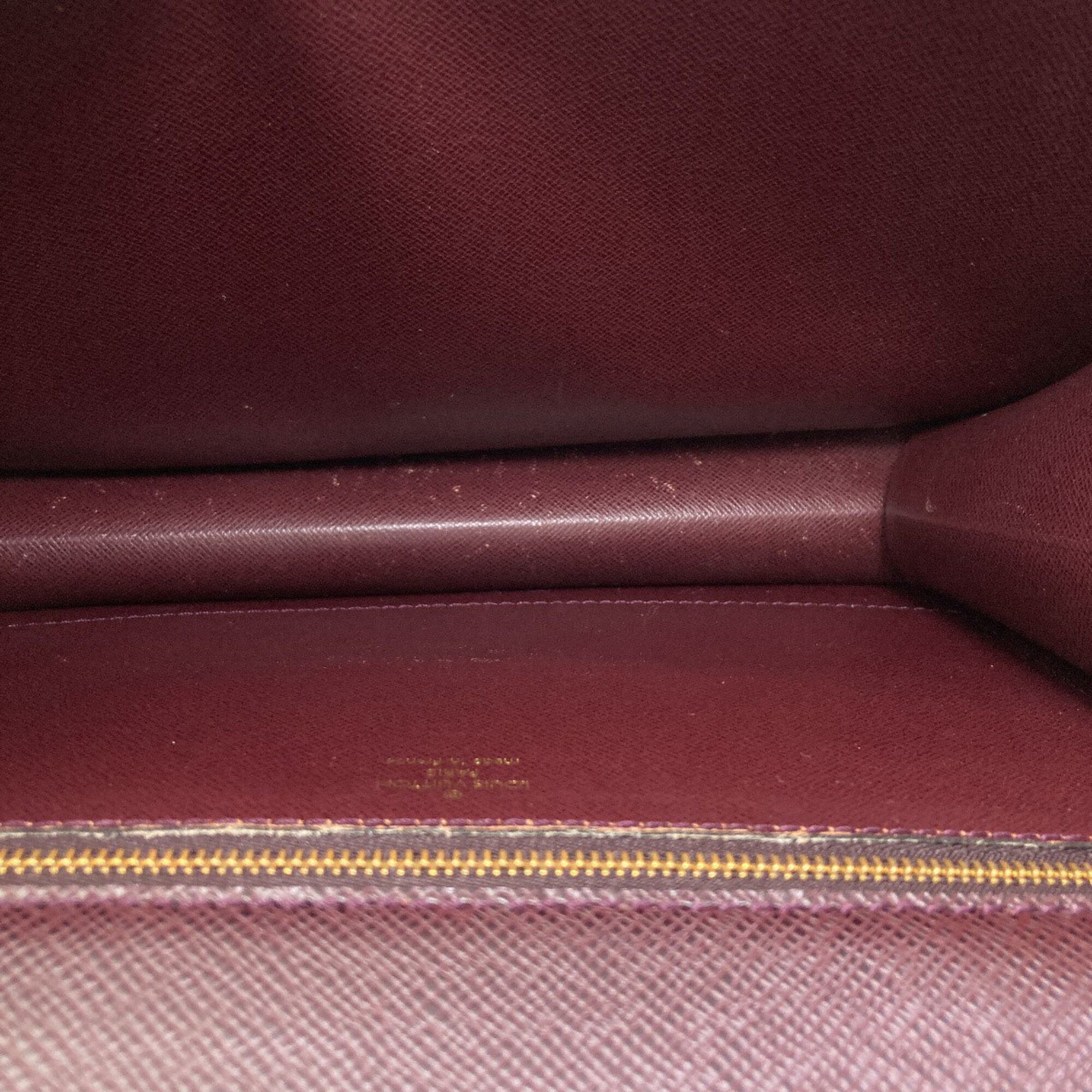 Louis Vuitton Taiga Acajou Taiga Leather Handbag (Pre-Owned)