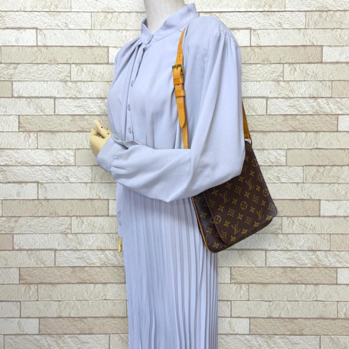 Louis Vuitton Brown Monogram Or Monogram Shoulder Bag (Pre-Owned)