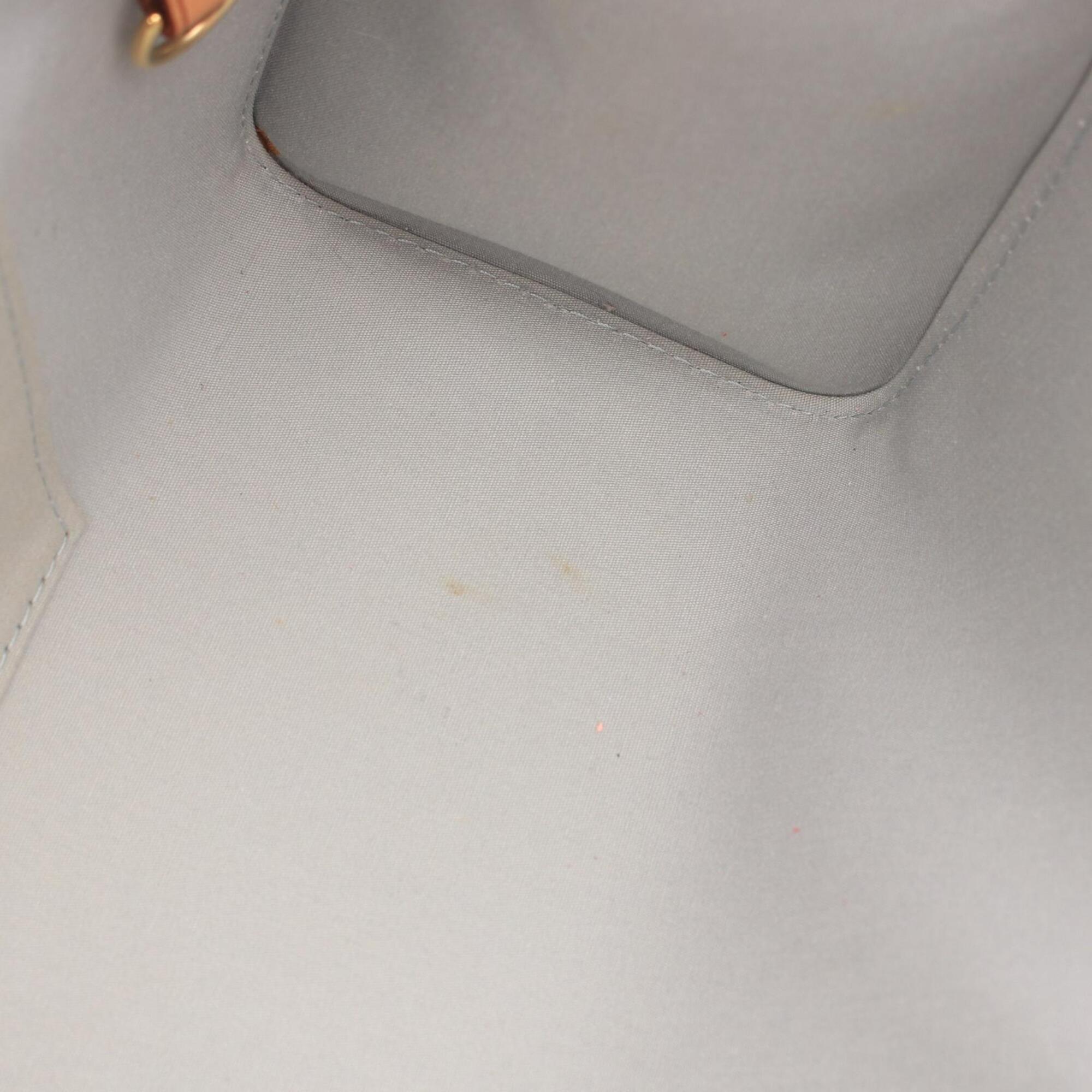 Louis Vuitton Pearl White Leather Vernis Handbag (Pre-Owned)
