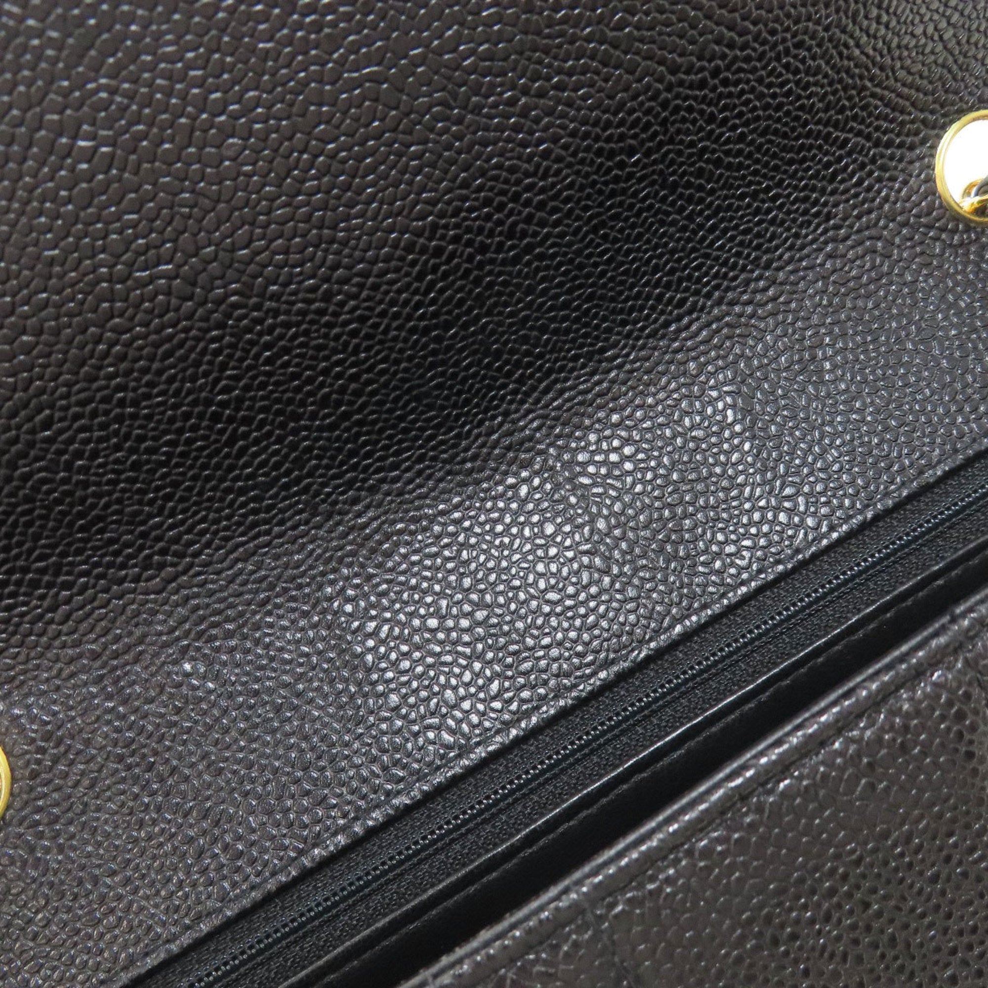 Chanel Black Leather Shoulder Bag (Pre-Owned)