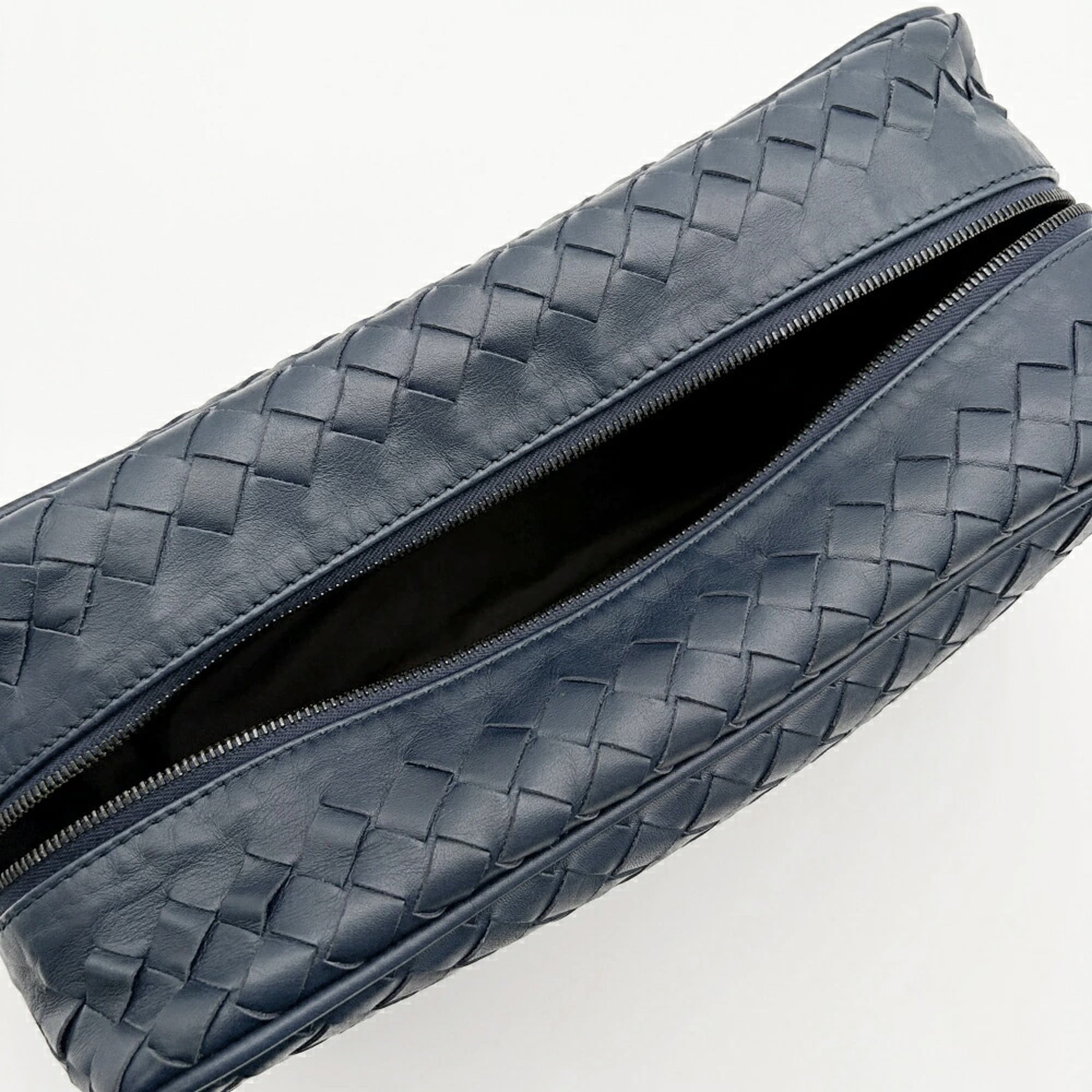 Bottega Veneta Intrecciato Navy Leather Pouch (Pre-Owned)