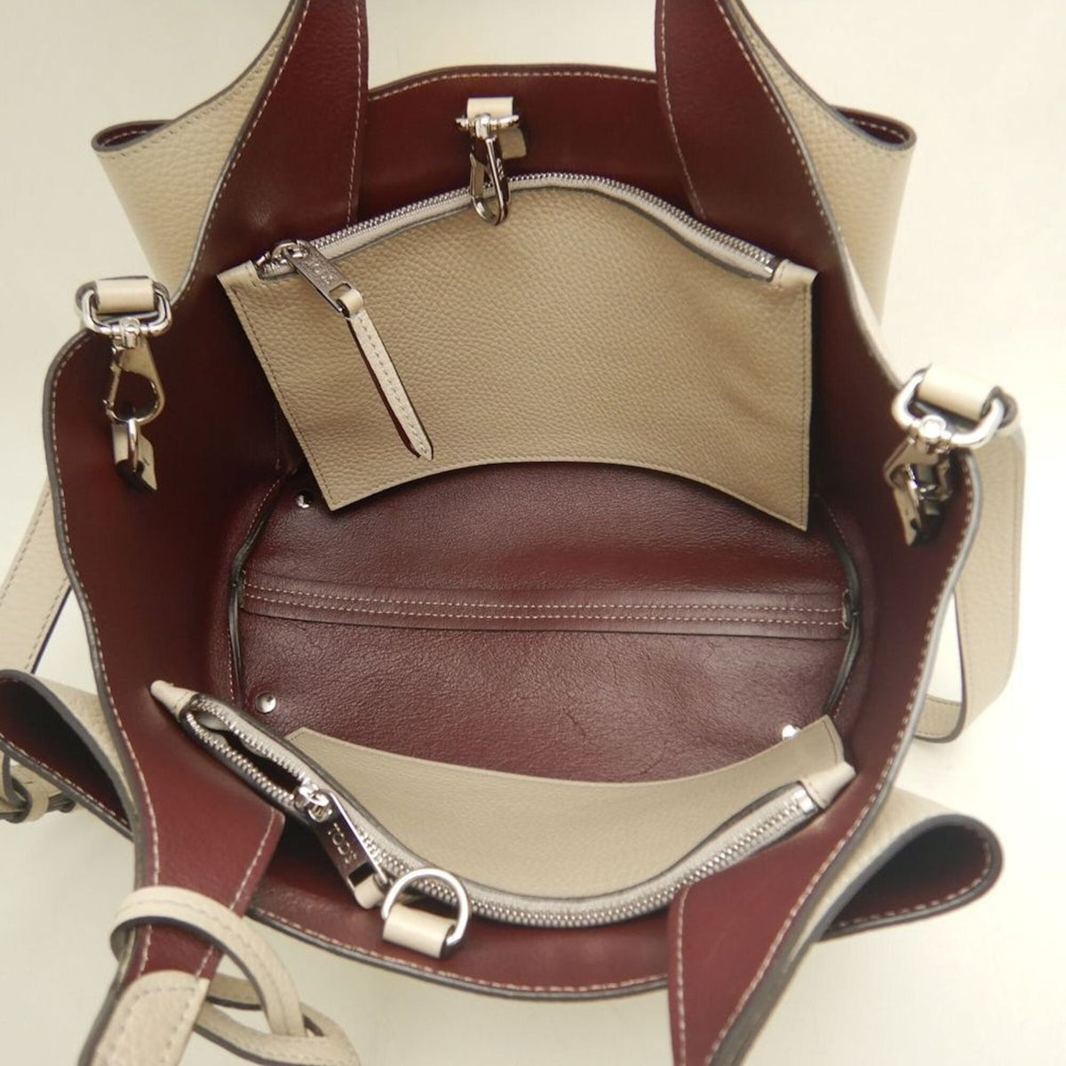 Tod's Cream Leather Handbag (Pre-Owned)