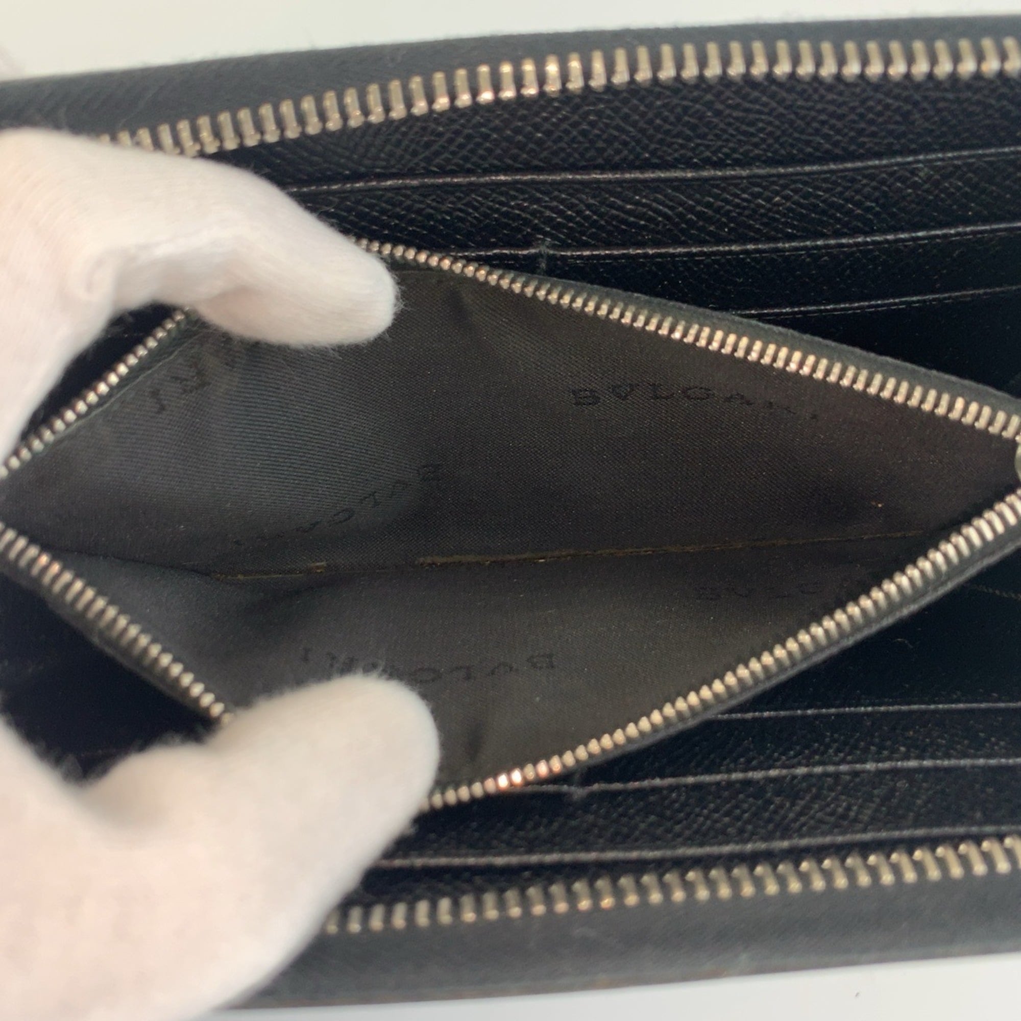Bvlgari Black Leather Long Wallet (Bi-Fold) (Pre-Owned)