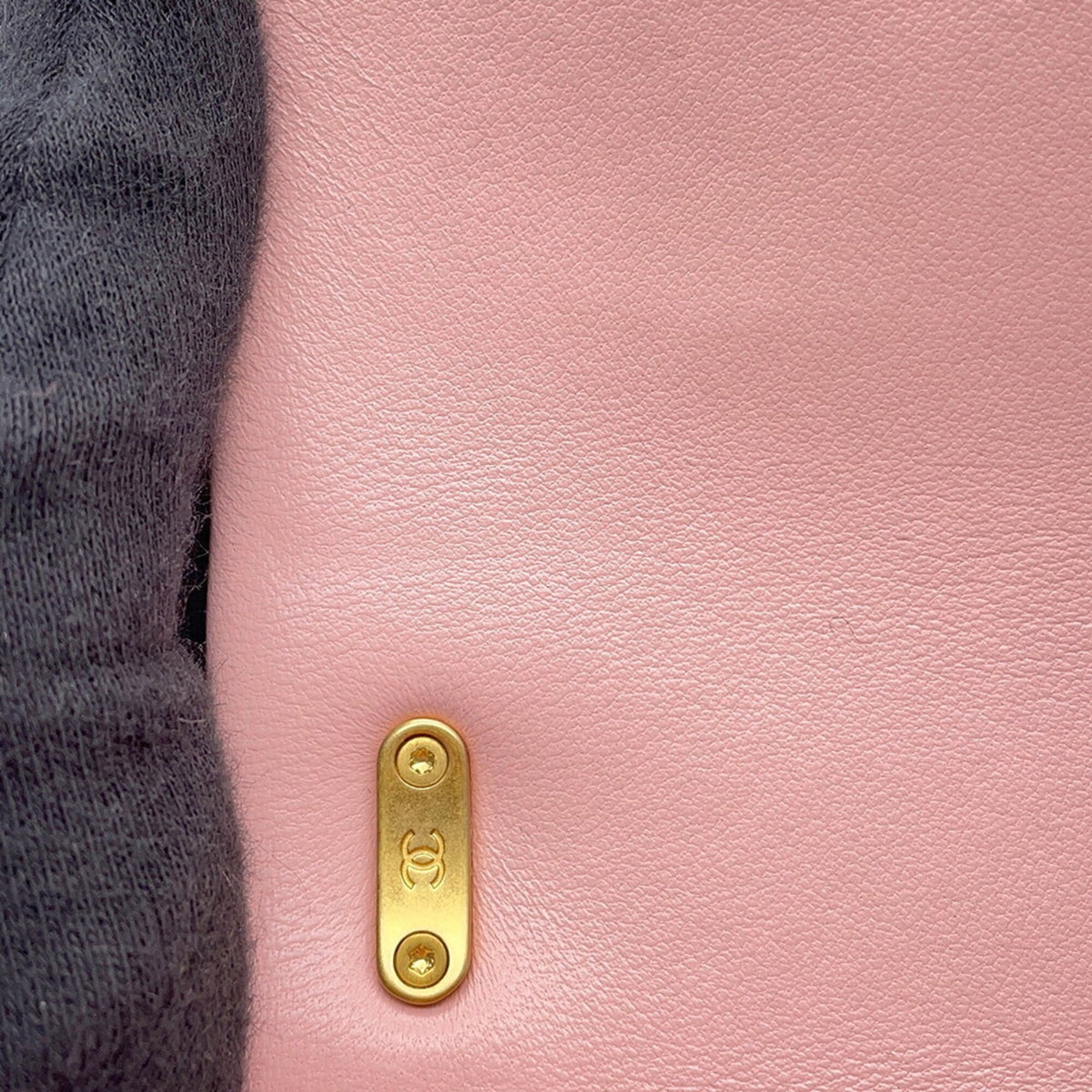 Chanel Pink Leather Shoulder Bag (Pre-Owned)