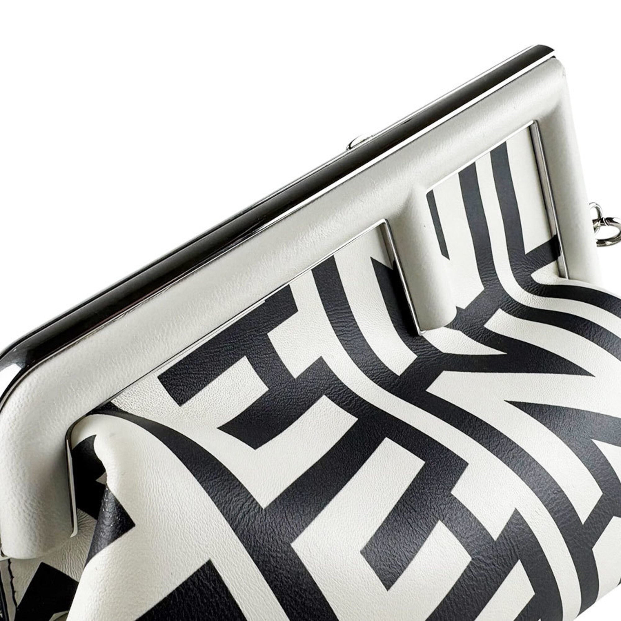 Fendi Black White Leather Shoulder Bag (Pre-Owned)