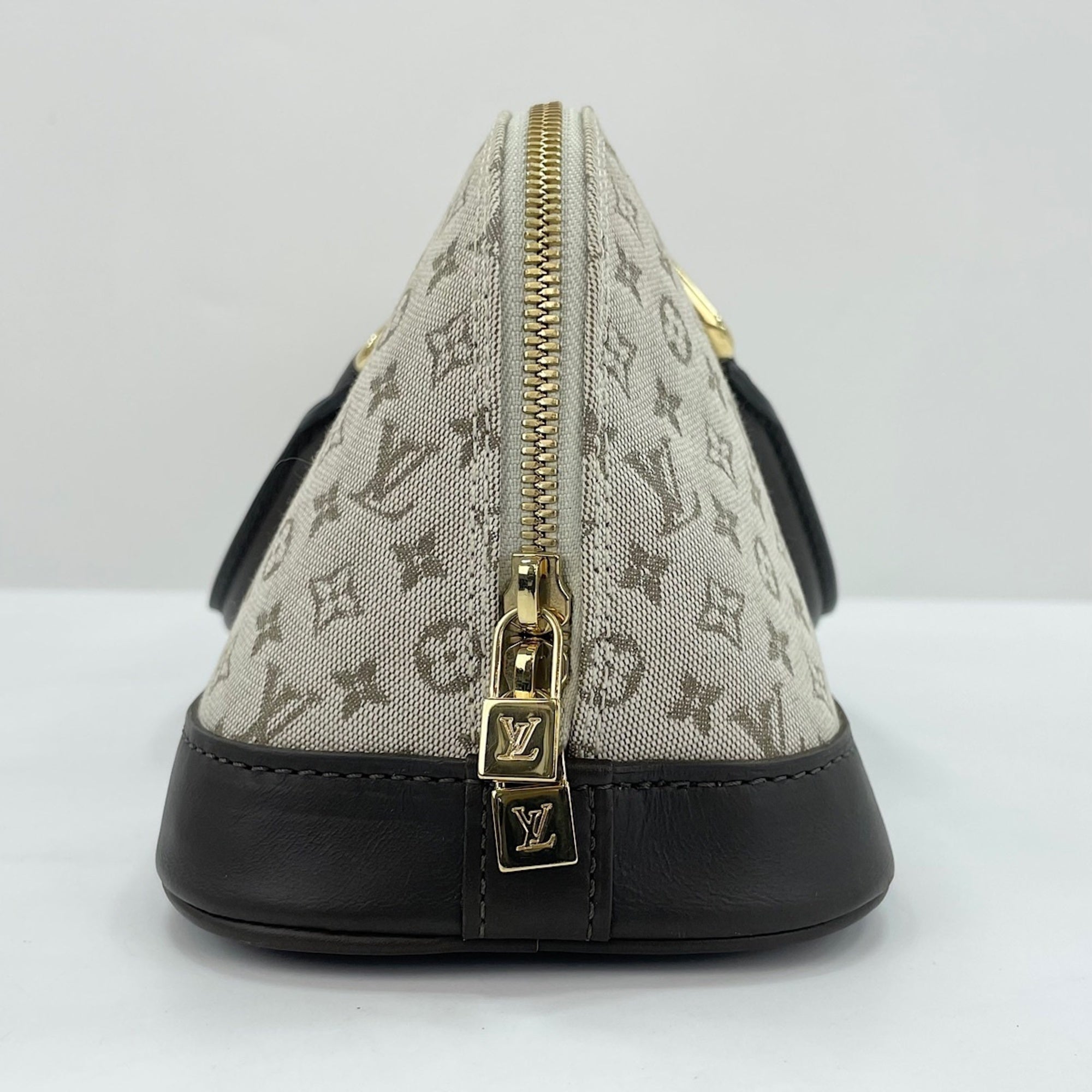 Louis Vuitton Khaki Handbag (Pre-Owned)