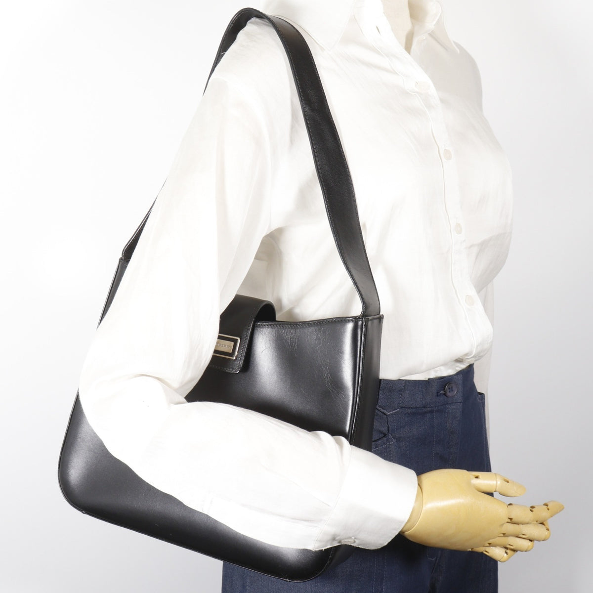 Burberry Black Leather Shoulder Bag (Pre-Owned)