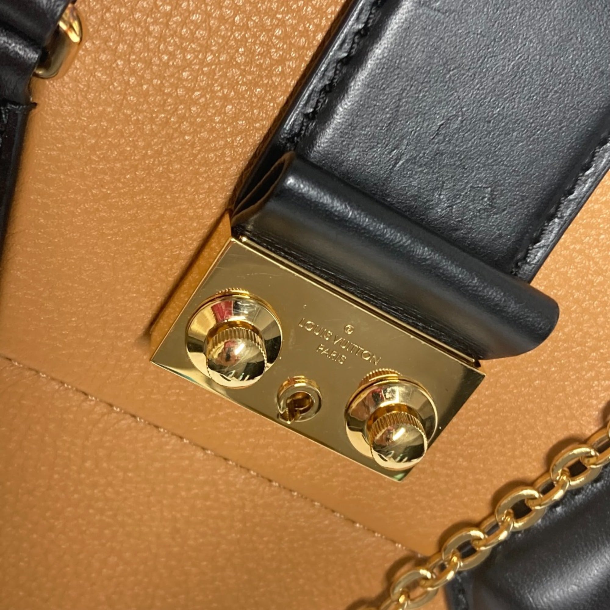Louis Vuitton Beige Leather Handbag (Pre-Owned)