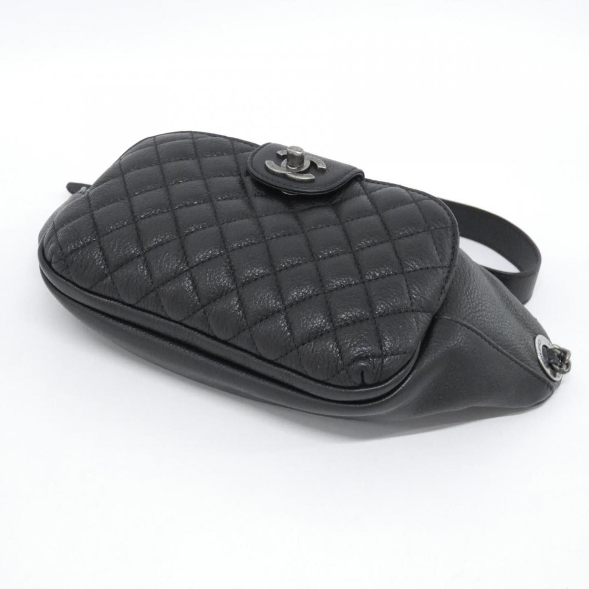 Chanel Black Leather Fanny Pack (Pre-Owned)