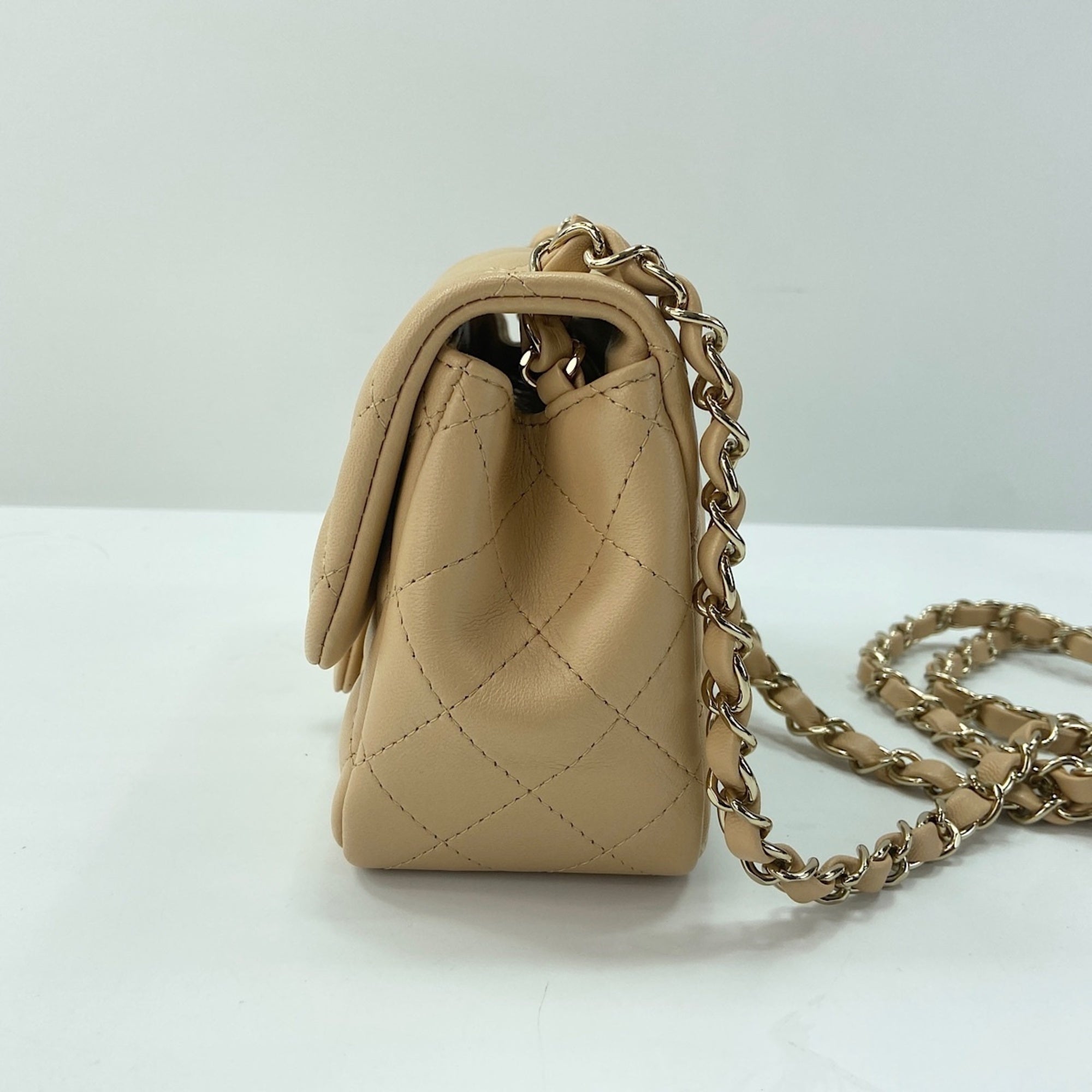 Chanel Beige Shoulder Bag (Pre-Owned)