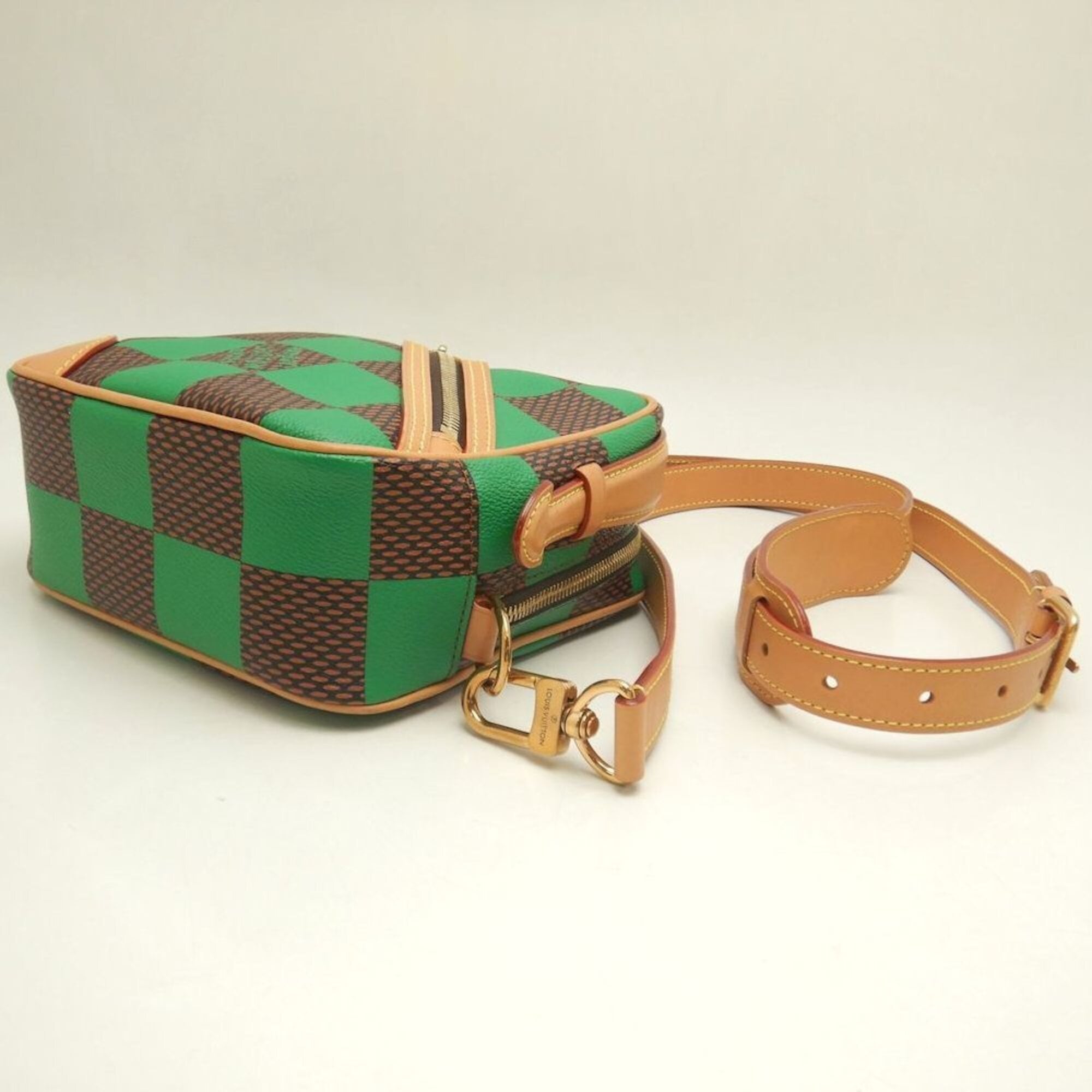 Louis Vuitton Vert Coated Canvas Shoulder Bag (Pre-Owned)