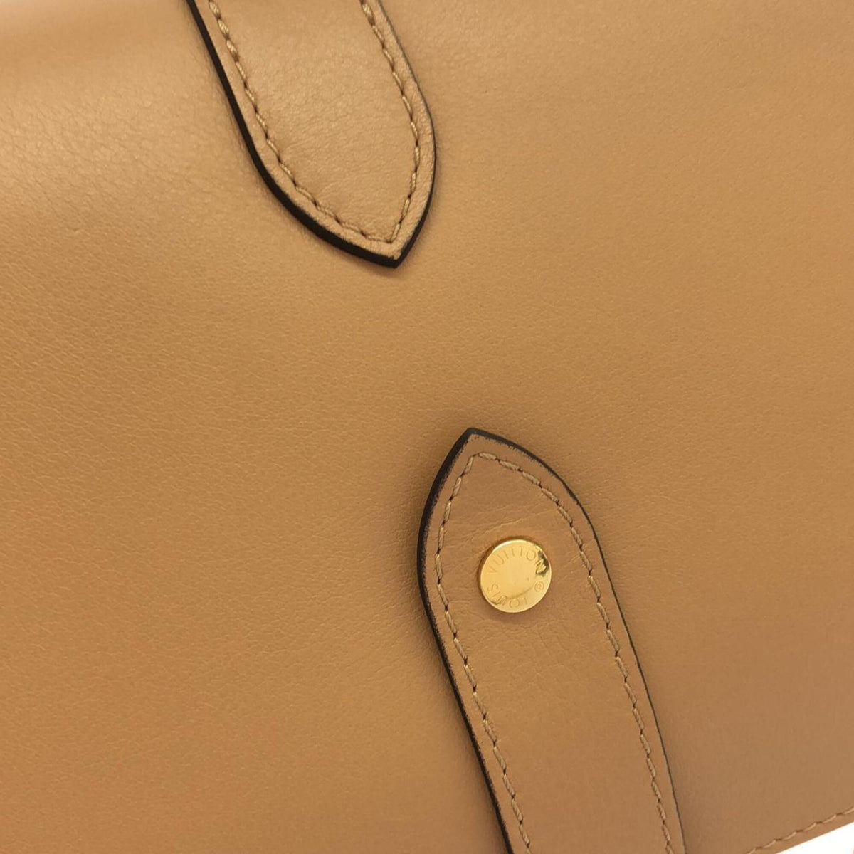 Louis Vuitton Brown Camel Leather Shoulder Bag (Pre-Owned)